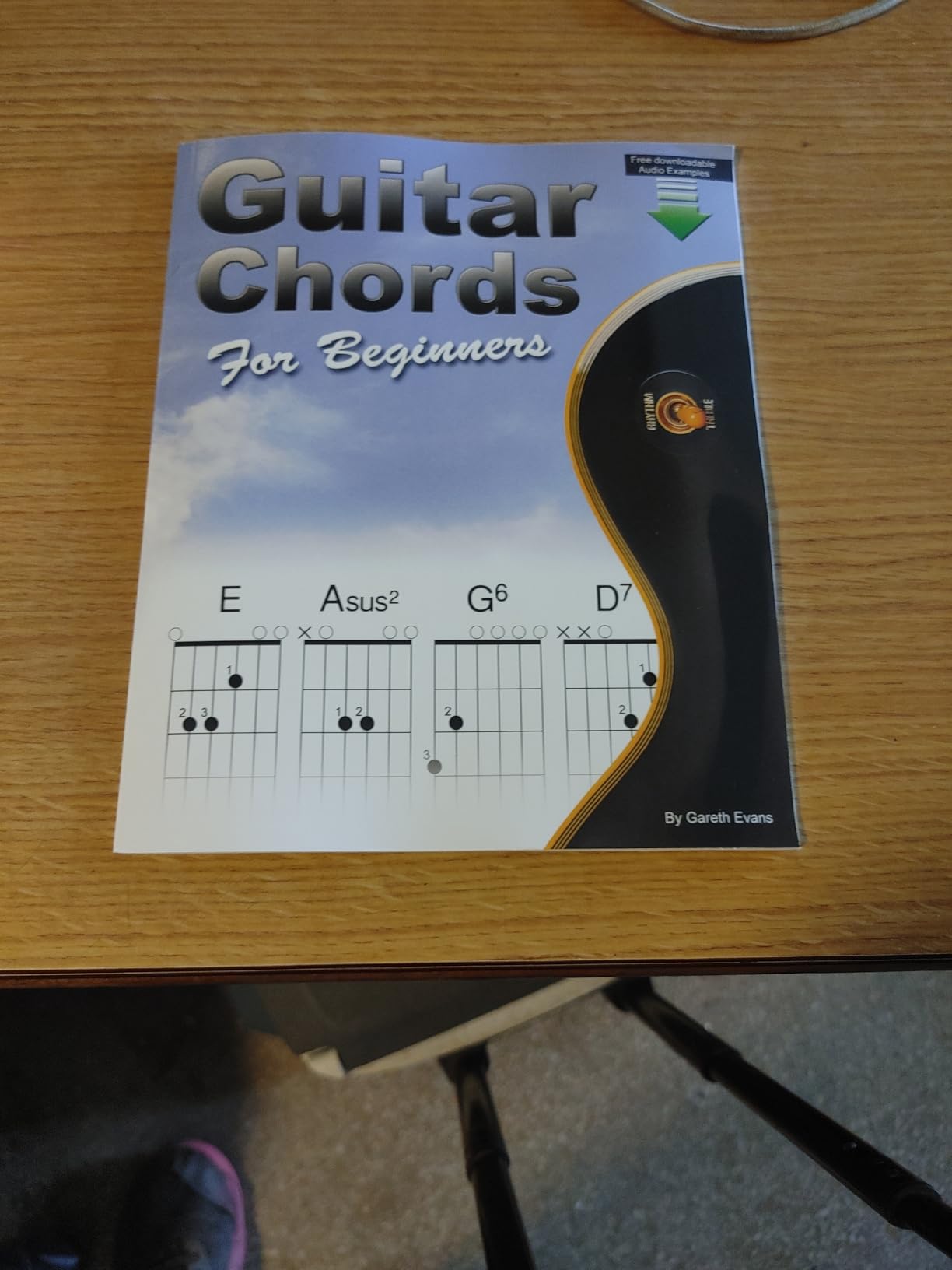 Guitar Chords for Beginners: A Beginners Guitar Chord Book with Open Chords and More - Customer Photo 1
