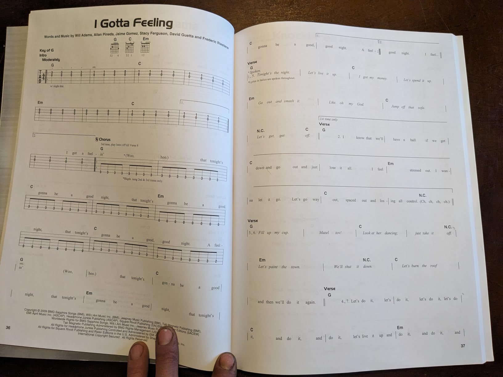 Simple Songs: The Easiest Easy Guitar Songbook Ever | Sheet Music Beginner Guitar TAB, Chords & Lyrics for 50 Popular Songs | Hal Leonard Songbook for New Players | Easy Guitar Collection - Customer Photo 1