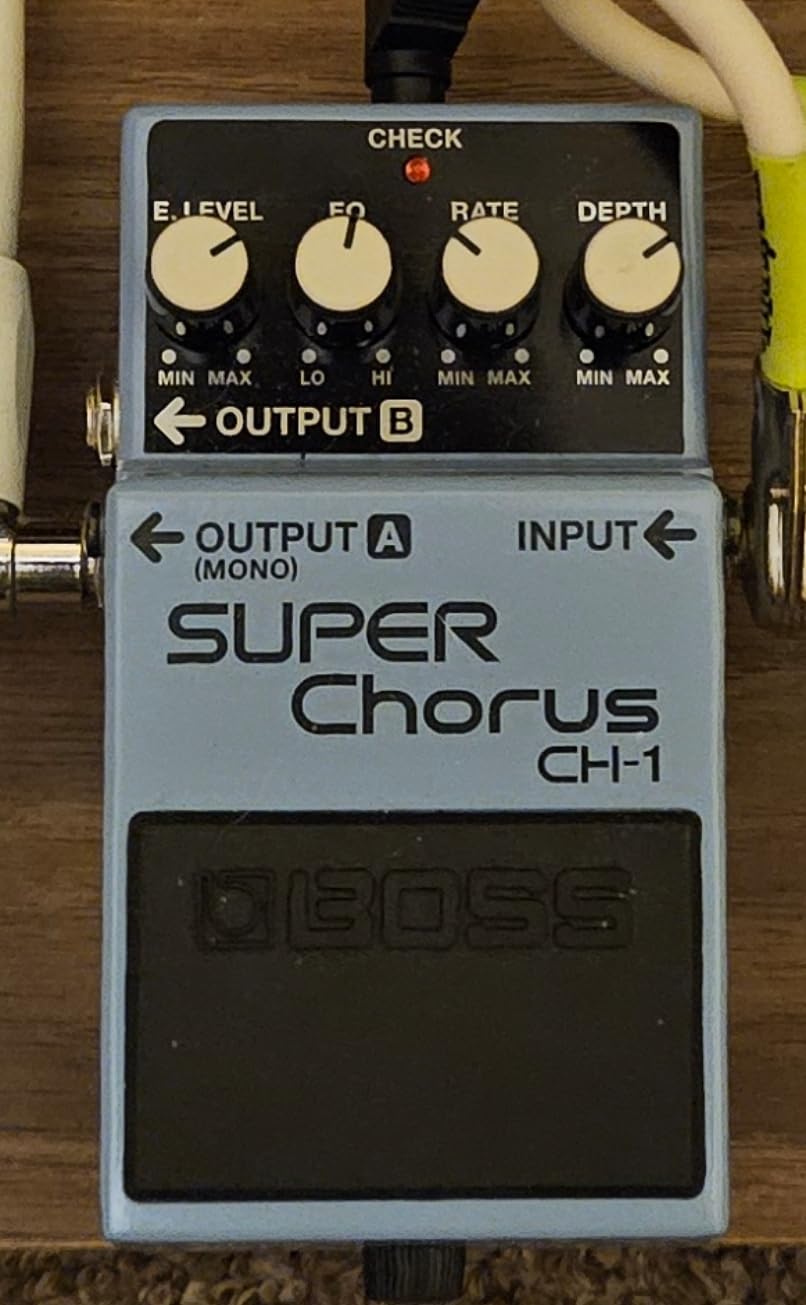 BOSS CH-1 SUPER Chorus | Classic Compact Chorus Effects Pedal | Cystal-Clear Tone for Guitar & Keyboards | Versatile Sound Shaping | Mono & Stereo Connectivity | Easy-to-Use Controls - Customer Photo 2