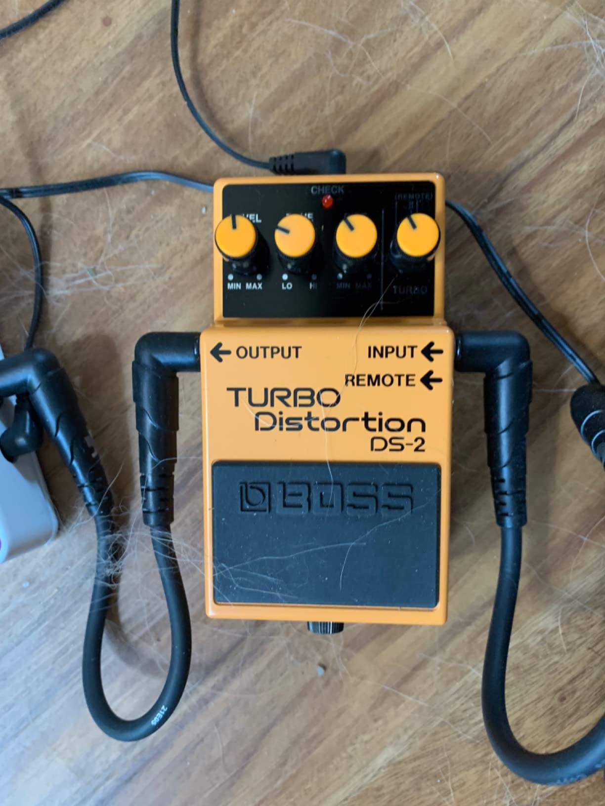 BOSS DS-1 Distortion | Compact Distortion Pedal | The Benchmark in Guitar Distortion | Hard-edged Attack & Smooth Sustain | Wide Tone Range - Customer Photo 3