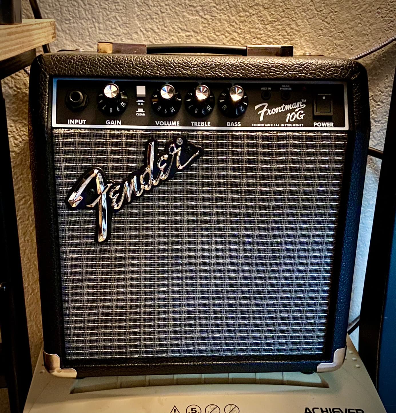 Fender Frontman 10G Guitar Amp, 10 Watts, with 2-Year Warranty, 6 Inch Fender Special Design Speaker - Customer Photo 1
