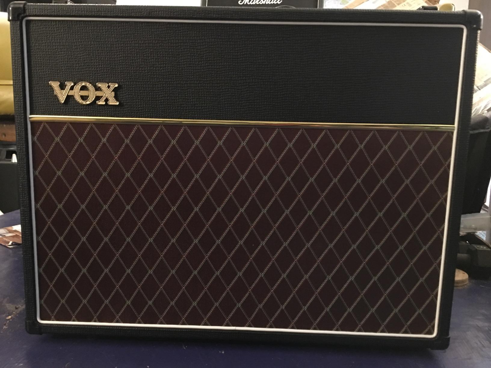 Vox AC30C2 2x12inch 30-watt Guitar Tube Combo Amplifier w/ 2 Channels, Reverb, Tremolo,and Celestion Speakers Customer Review Vox AC30C2 2x12inch 30-watt Guitar Tube Combo Amplifier w/ 2 Channels, Reverb, Tremolo,and Celestion Speakers - Customer Photo 1