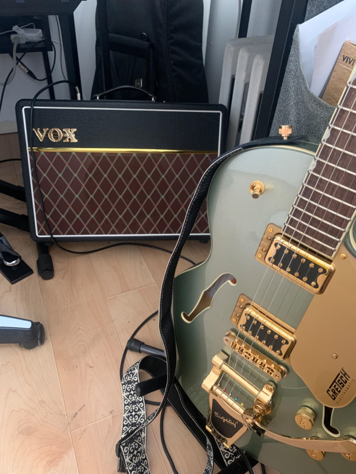 Vox AC30C2 2x12inch 30-watt Guitar Tube Combo Amplifier w/ 2 Channels, Reverb, Tremolo,and Celestion Speakers Customer Review Vox AC30C2 2x12inch 30-watt Guitar Tube Combo Amplifier w/ 2 Channels, Reverb, Tremolo,and Celestion Speakers - Customer Photo 3