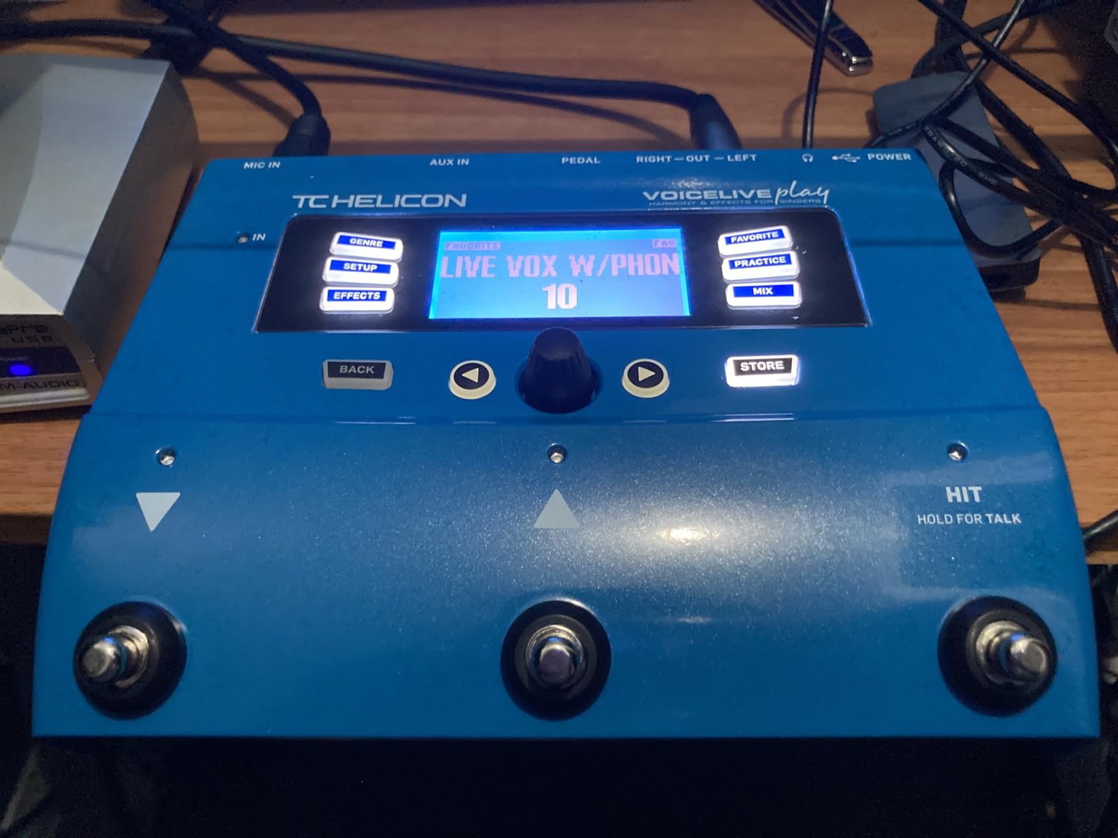 TC-Helicon VOICELIVE PLAY 3-Button Vocal Effects Stompbox with Looping - Customer Photo 1