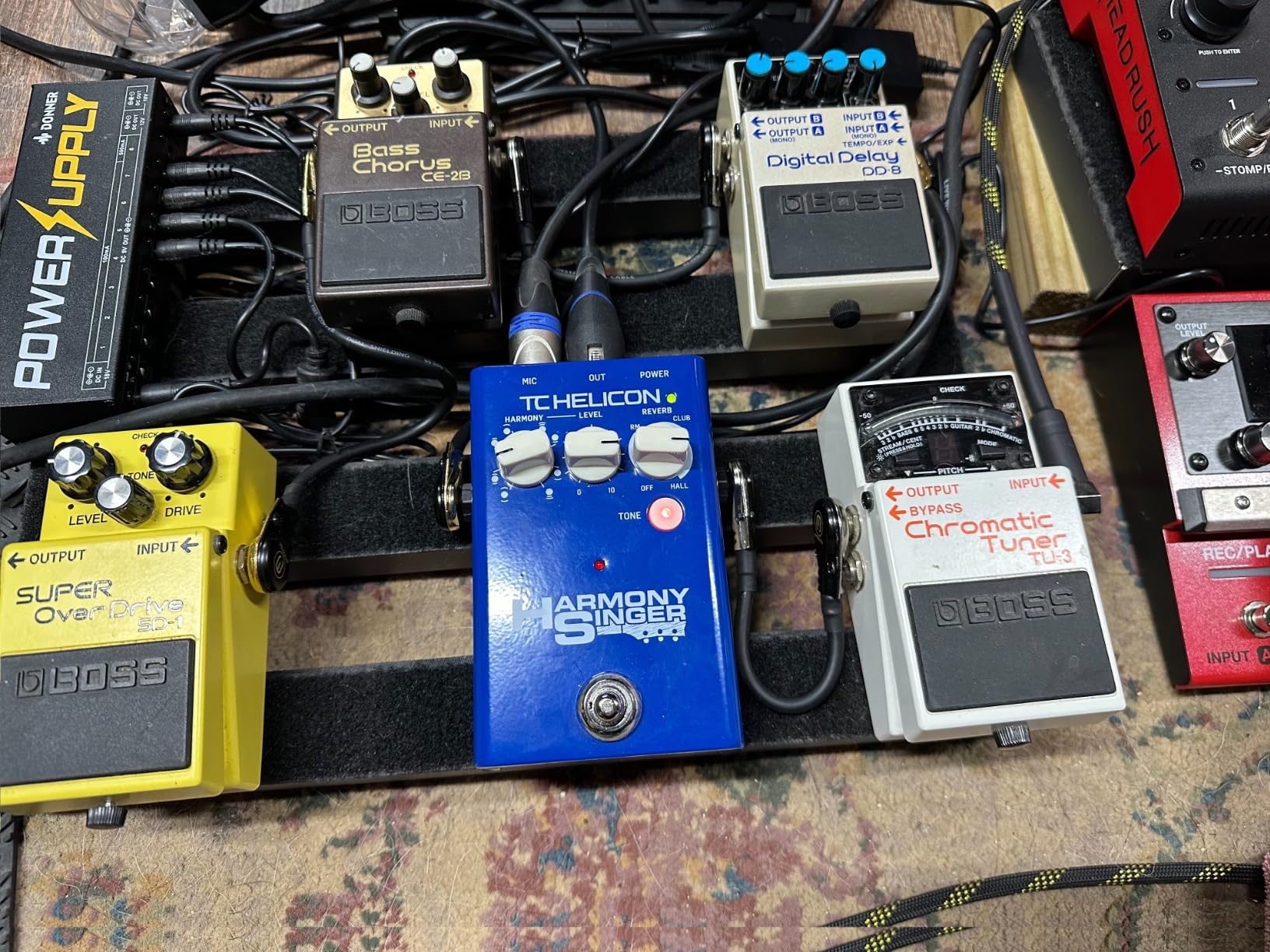 TC Helicon HARMONY SINGER Vocal Effects Stompbox with Guitar-Controlled Harmony, Reverb and Tone - Customer Photo 1