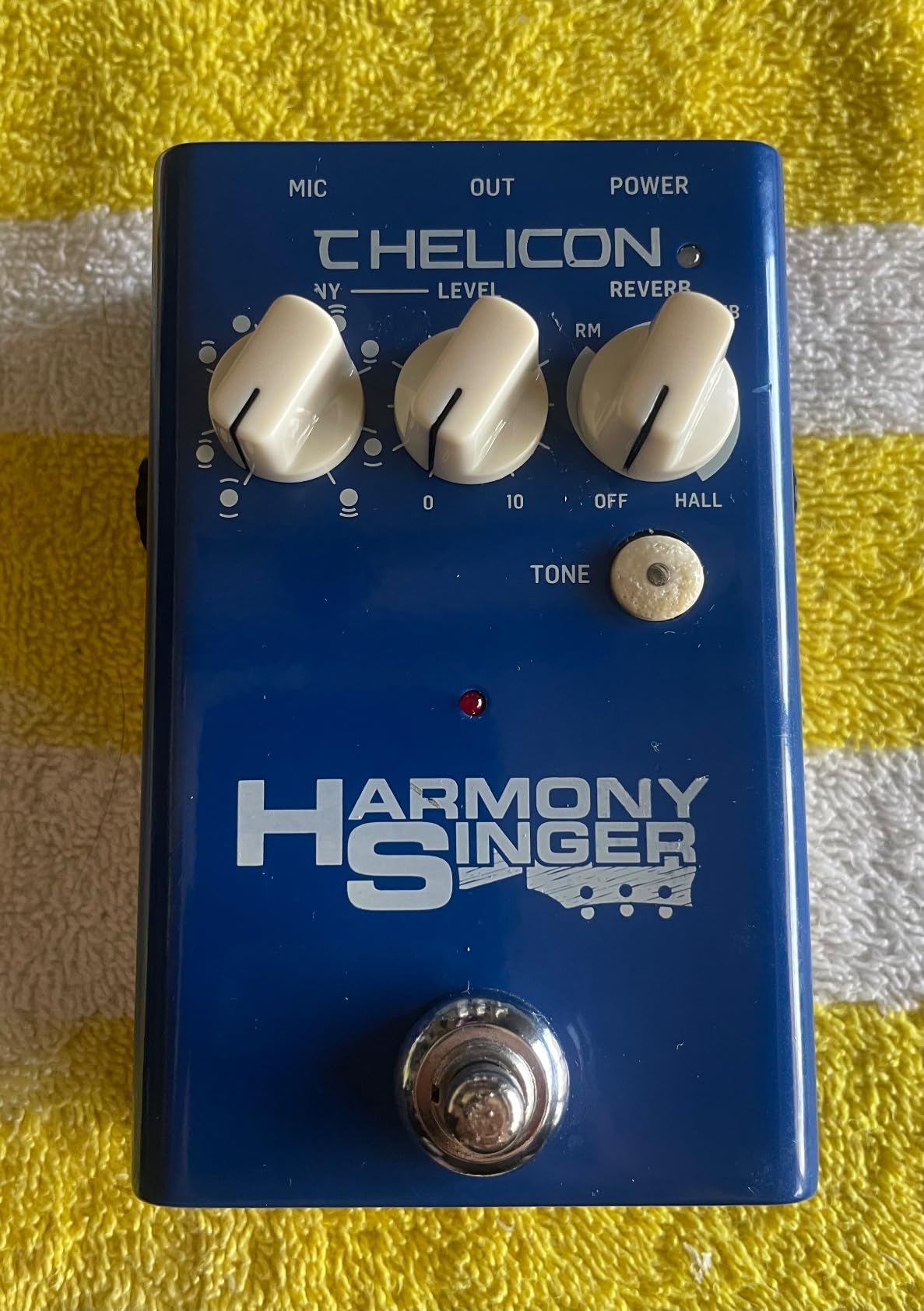 TC Helicon HARMONY SINGER Vocal Effects Stompbox with Guitar-Controlled Harmony, Reverb and Tone - Customer Photo 2