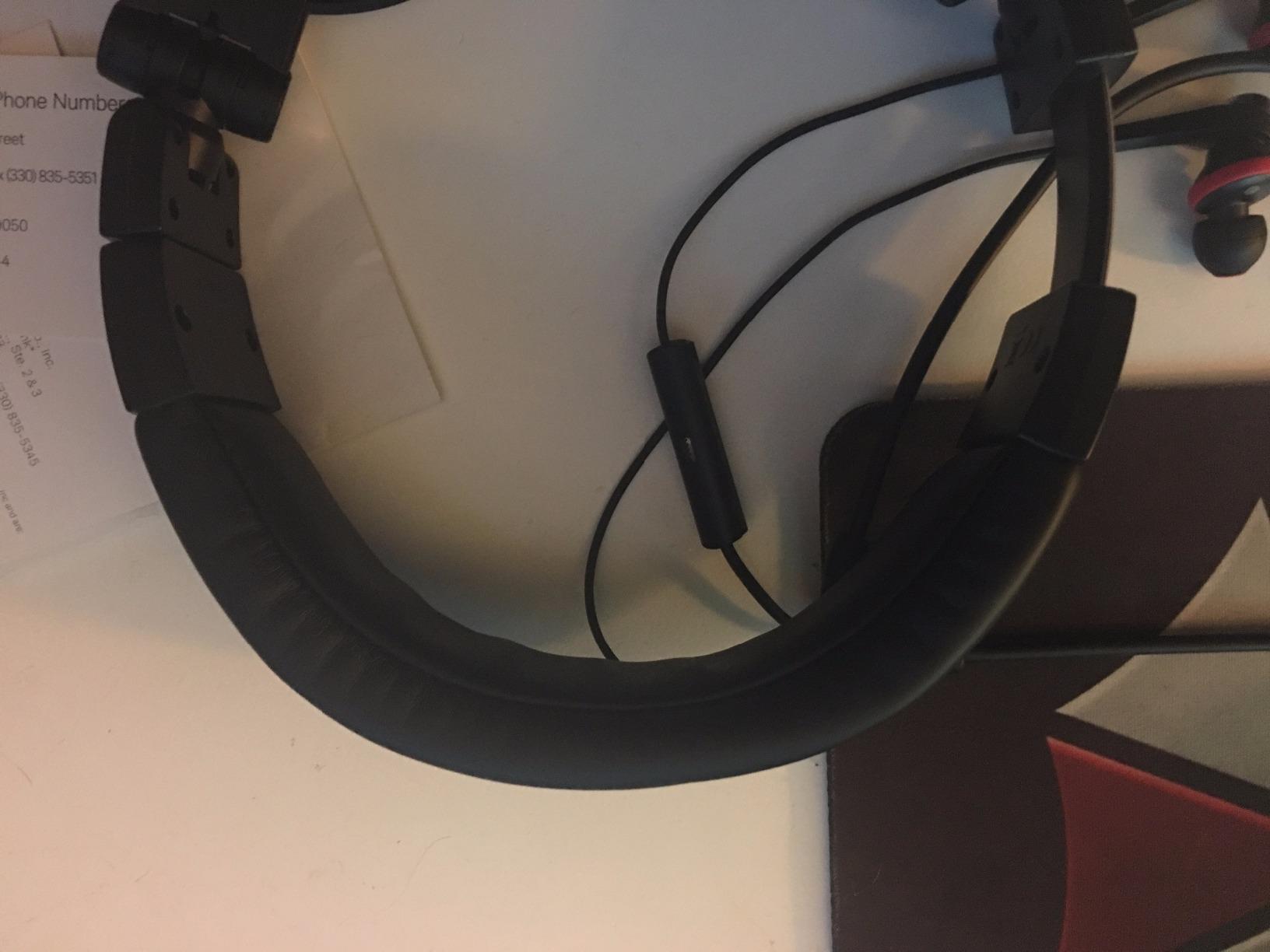 Audio-Technica ATH-M50x Professional Studio Monitor Headphones, Black - Customer Photo 1