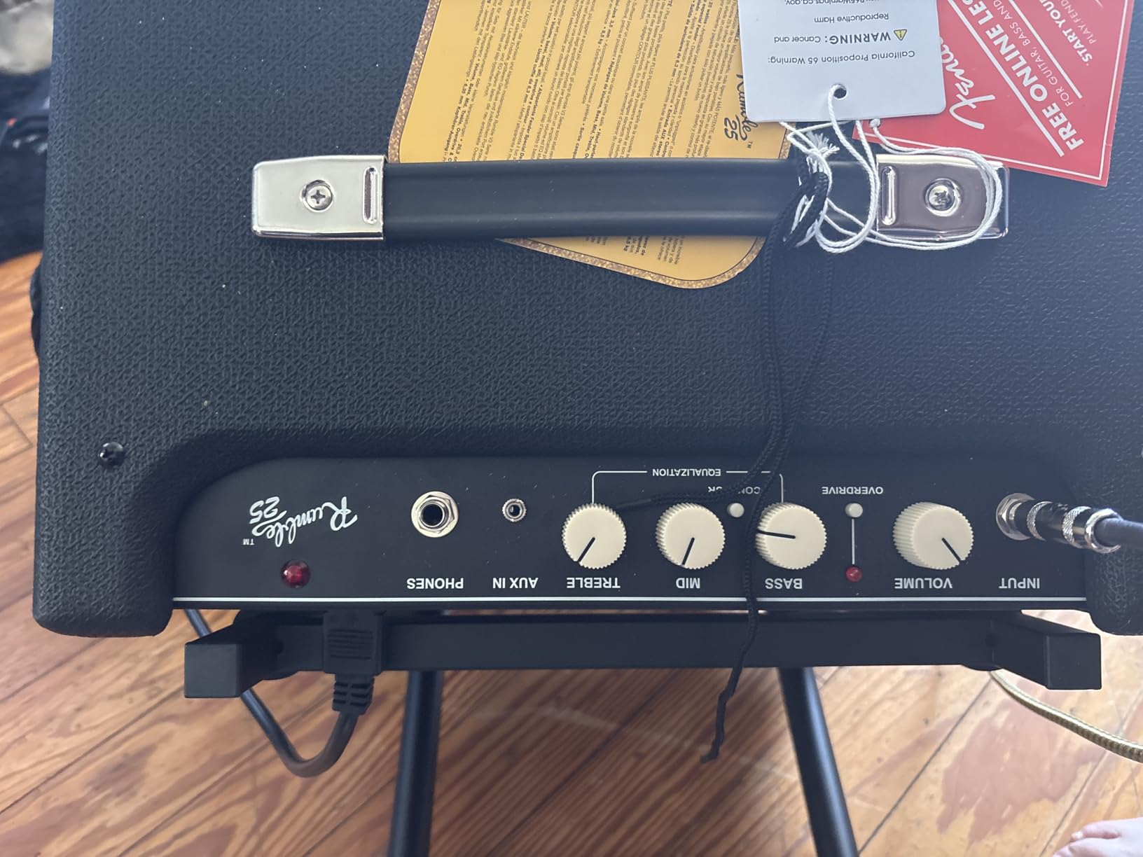 Fender Rumble 15 V3 Bass Amp for Bass Guitar, 15 Watts, with 2-Year Warranty 6 Inch Speaker, with Overdrive Circuit and Mid-Scoop Contour Switch - Customer Photo 2