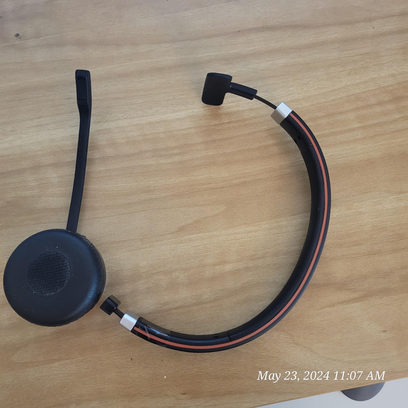 Jabra Evolve 65 MS Wireless Headset, Stereo – Includes Link 370 USB Adapter – Bluetooth Headset with Industry-Leading Wireless Performance, Advanced Noise-Cancelling Microphone, All Day Battery Customer Review Jabra Evolve 65 MS Wireless Headset, Stereo – Includes Link 370 USB Adapter – Bluetooth Headset with Industry-Leading Wireless Performance, Advanced Noise-Cancelling Microphone, All Day Battery - Customer Photo 2