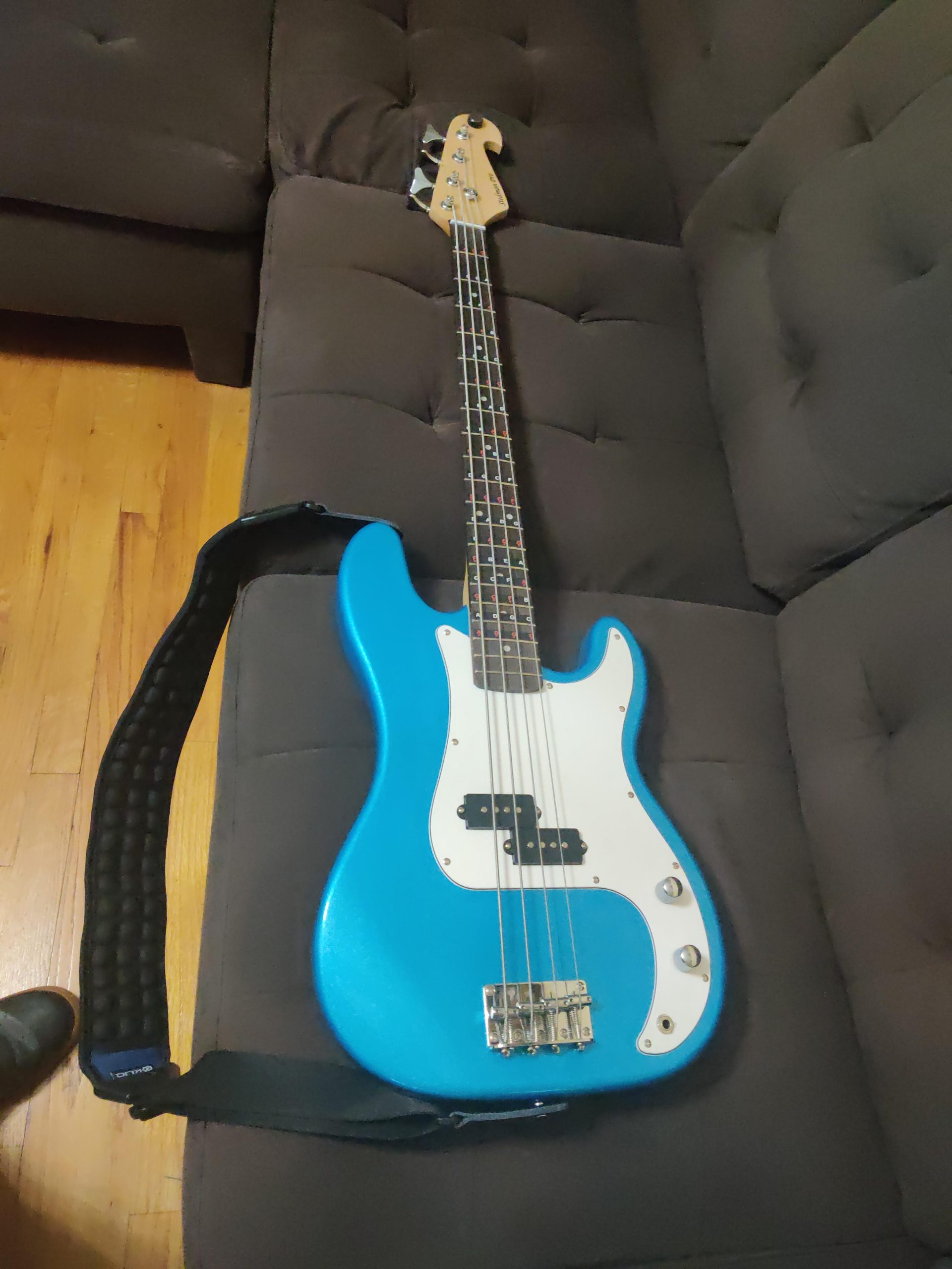 Beginner Series Bass Guitar Bundle with 15-Watt Amp, Gig Bag, Instrument Cable, Strap, Picks, and Polishing Cloth - Sunburst Customer Review Beginner Series Bass Guitar Bundle with 15-Watt Amp, Gig Bag, Instrument Cable, Strap, Picks, and Polishing Cloth - Sunburst - Customer Photo 2