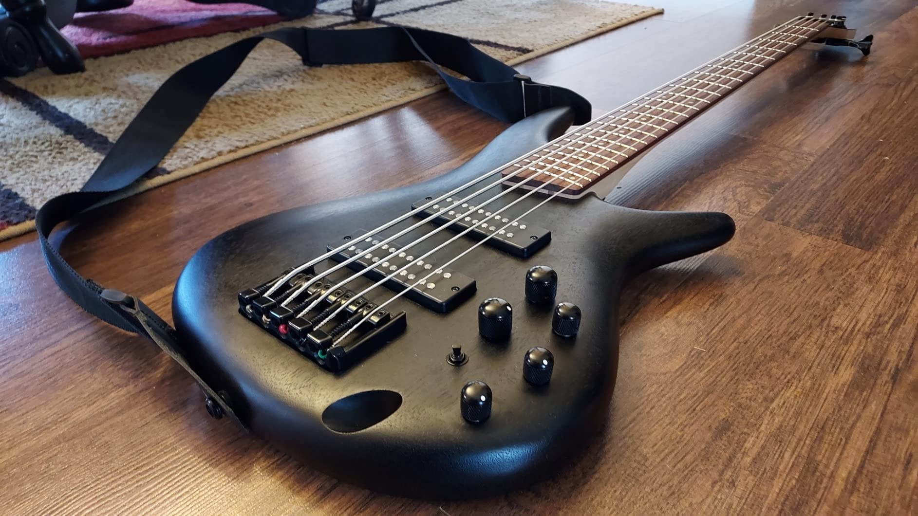 Ibanez Standard SR305E Bass Guitar - Weathered Black Customer Review Ibanez Standard SR305E Bass Guitar - Weathered Black - Customer Photo 1