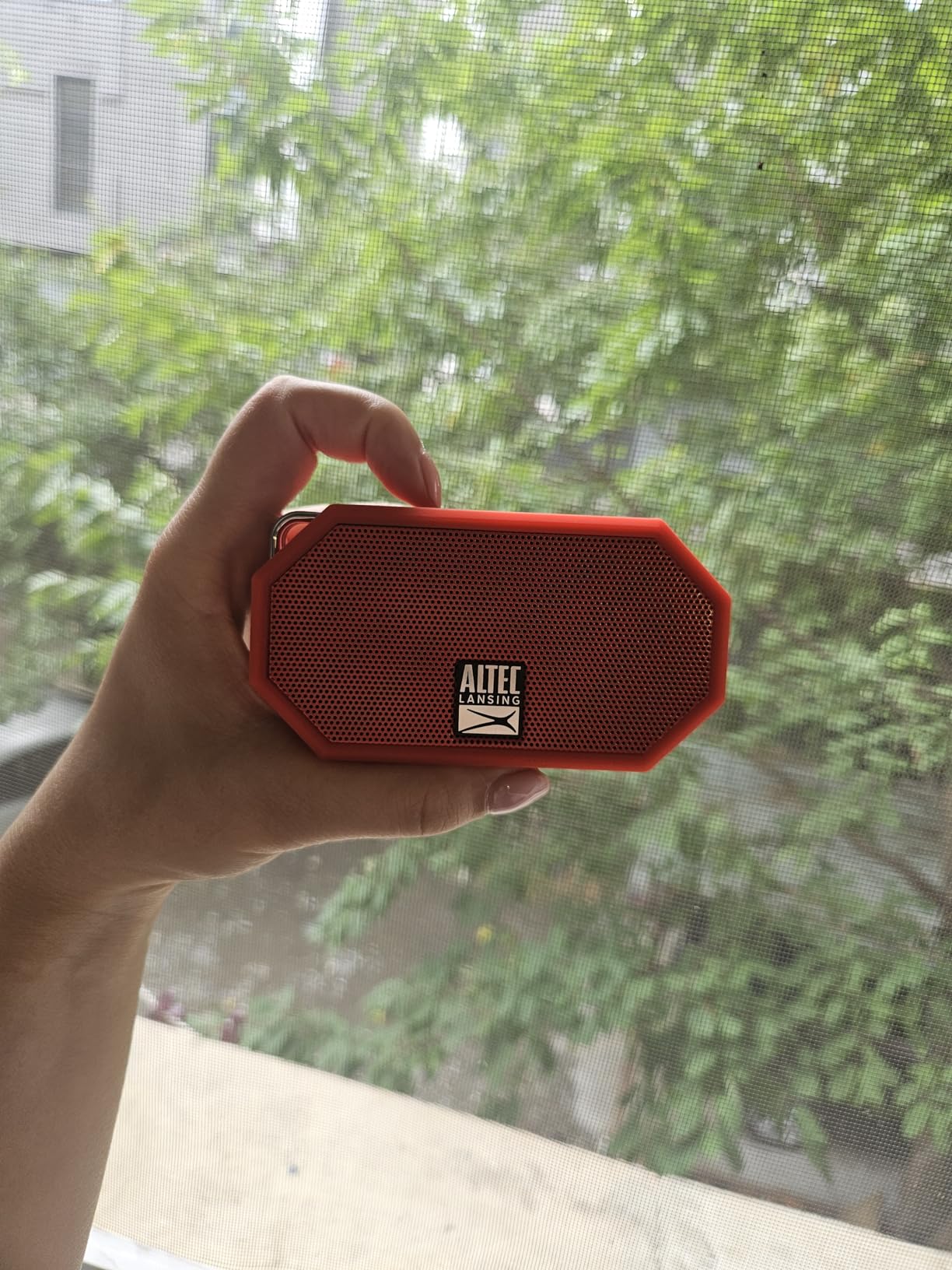 Altec Lansing Mini H2O - Waterproof Bluetooth Speaker, IP67 Certified & Floats in Water, Compact & Portable Speaker for Hiking, Camping, Pool, and Beach - Customer Photo 2