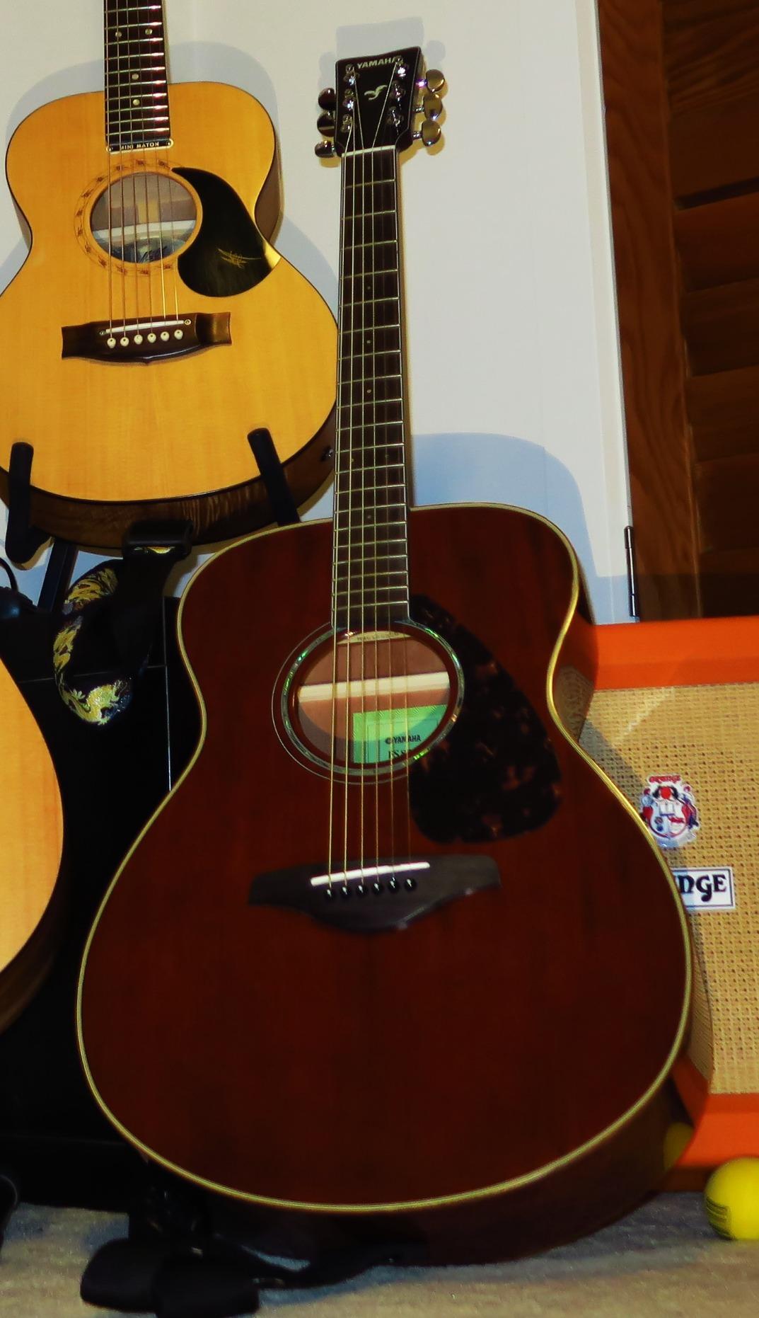 Yamaha FG850 Solid Top Acoustic Guitar, Mahogany - Customer Photo 1