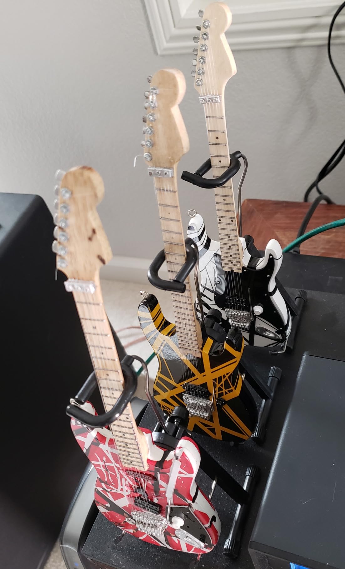 EVH Minature Guitars EVH Frankenstein Mini Replica Guitar Van Halen (EVH001) Customer Review EVH Minature Guitars EVH Frankenstein Mini Replica Guitar Van Halen (EVH001) - Customer Photo 2