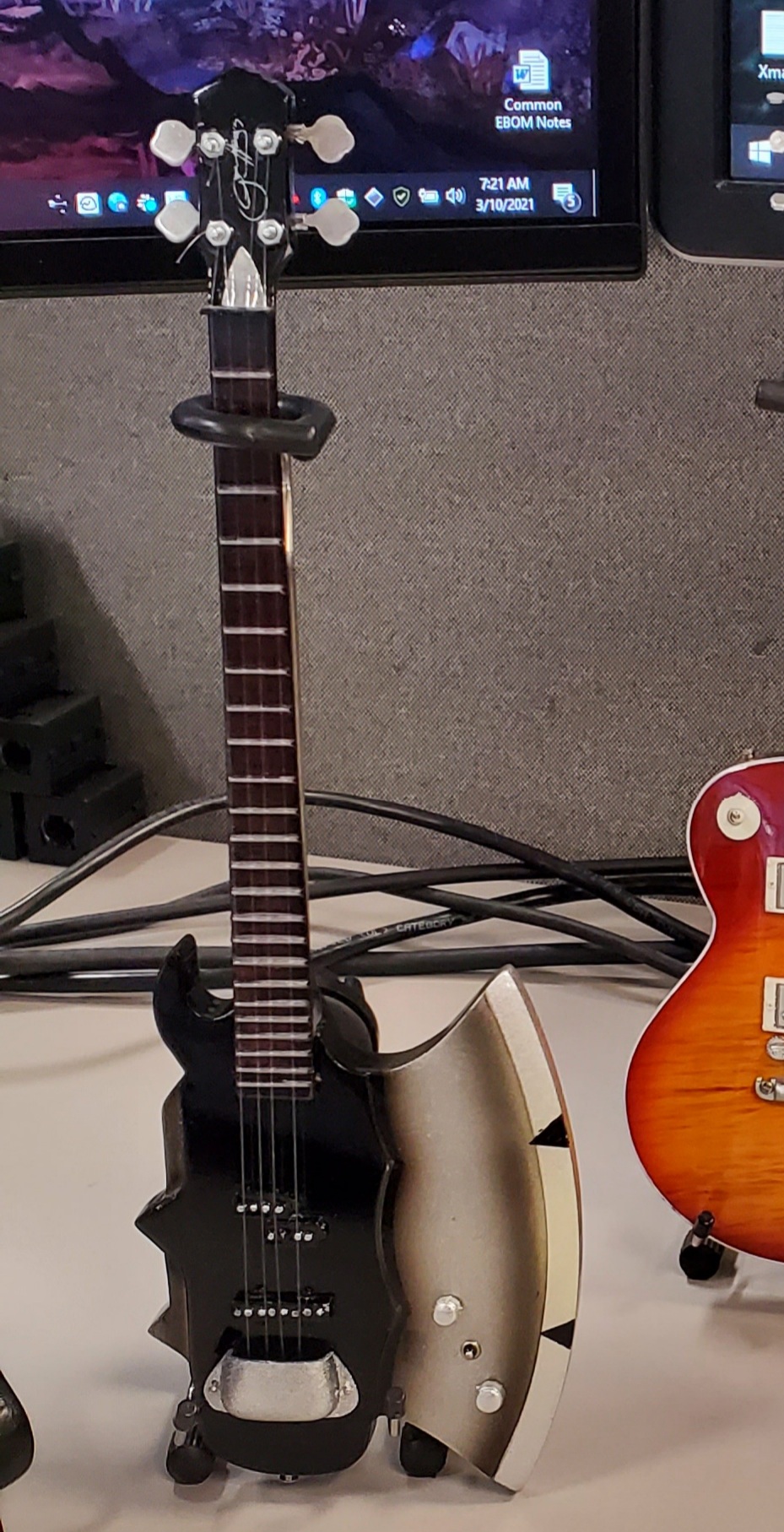 Axe Heaven 1 KISS Axe Guitar 2M K01 5006 - Customer Photo 1