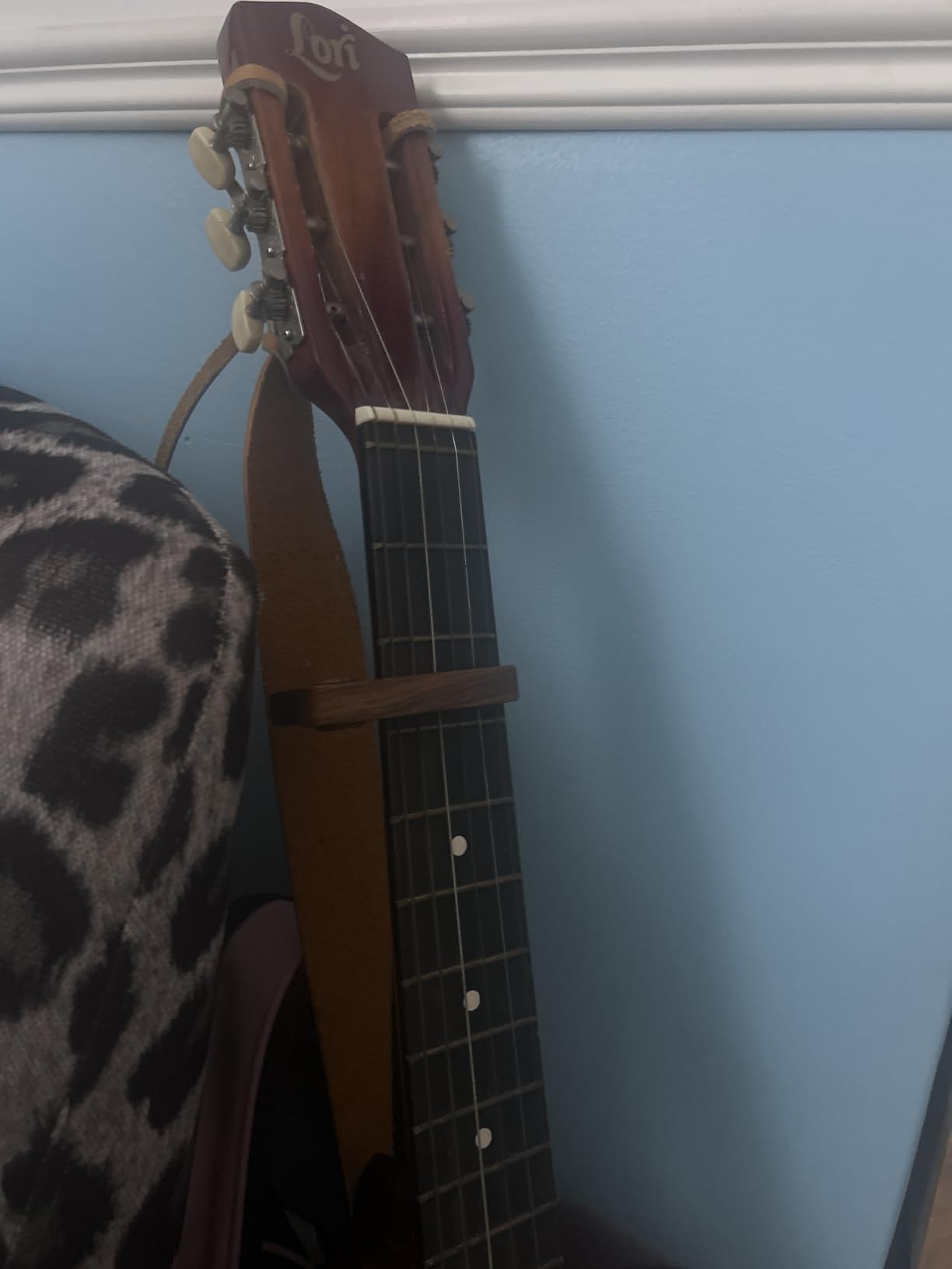 WINGO Guitar Capo for Acoustic and Electric Guitars - Rosewood Color with 5 Picks - Customer Photo 2