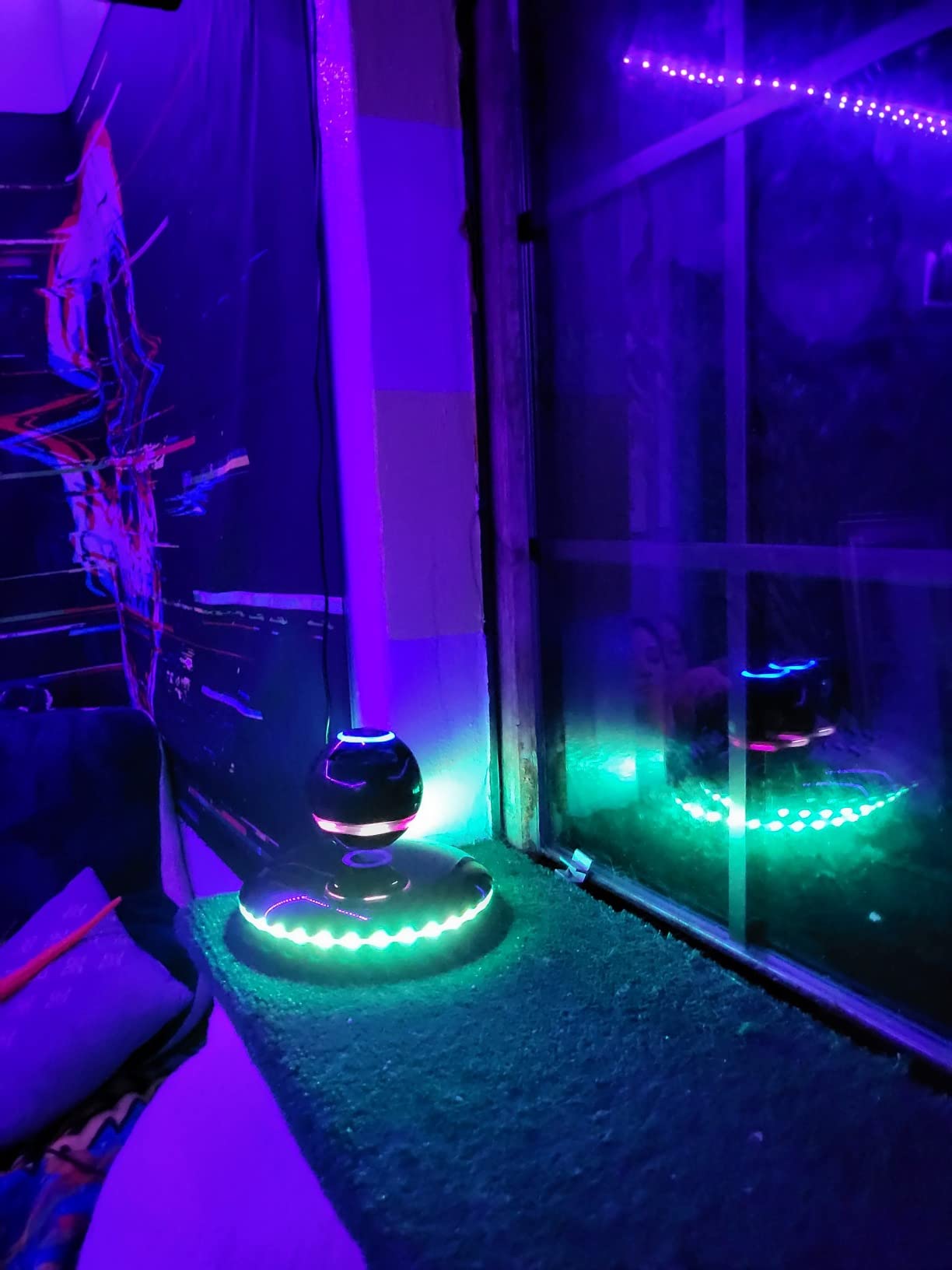 Infinity Orb Magnetic Levitating Speaker Bluetooth 4.0 LED Flash Wireless Floating Speakers with Microphone and Touch Buttons (Black) - Customer Photo 1