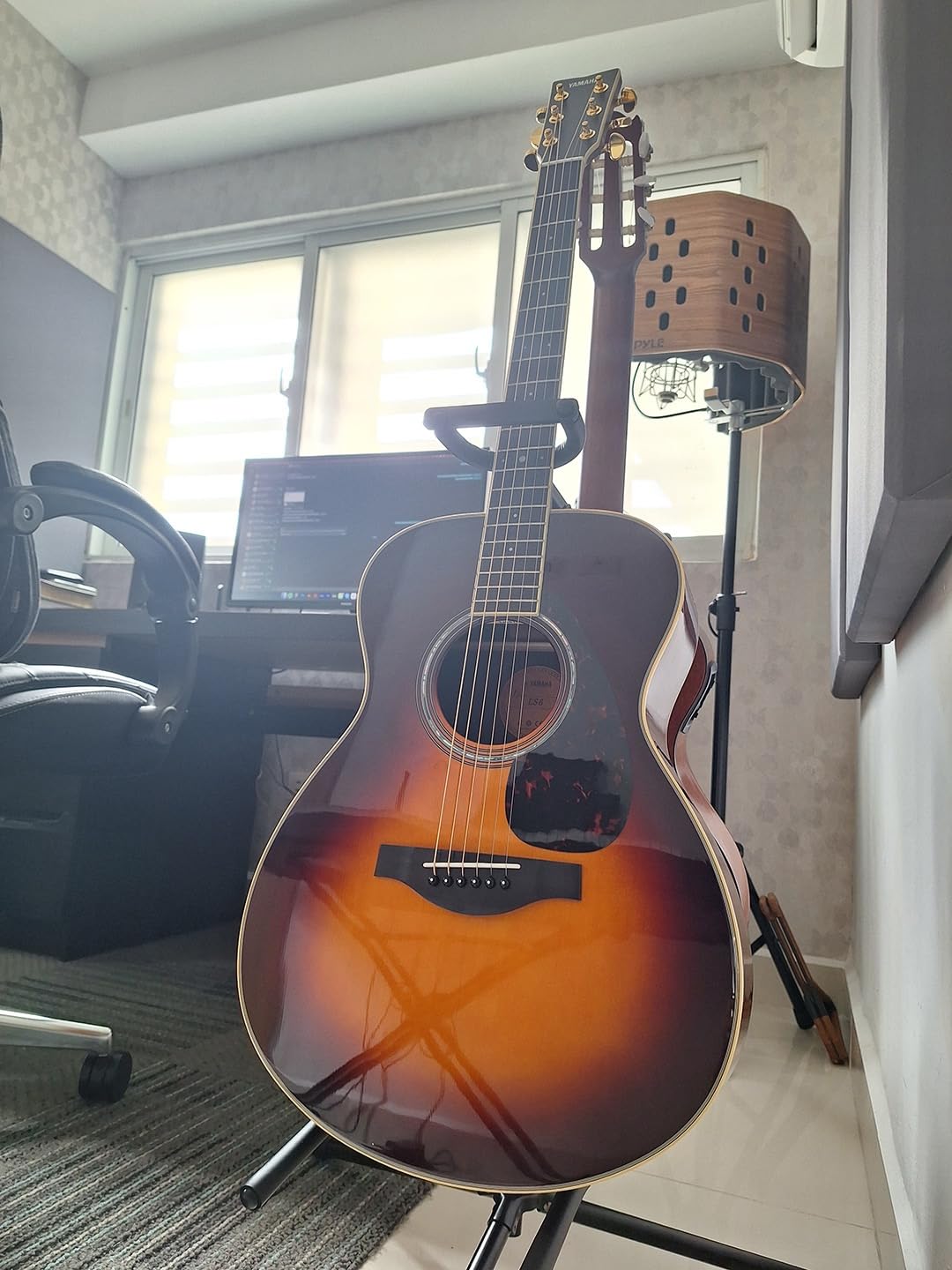 Yamaha L-Series LL16 Acoustic-Electric Guitar with Gig Bag - Natural - Customer Photo 1