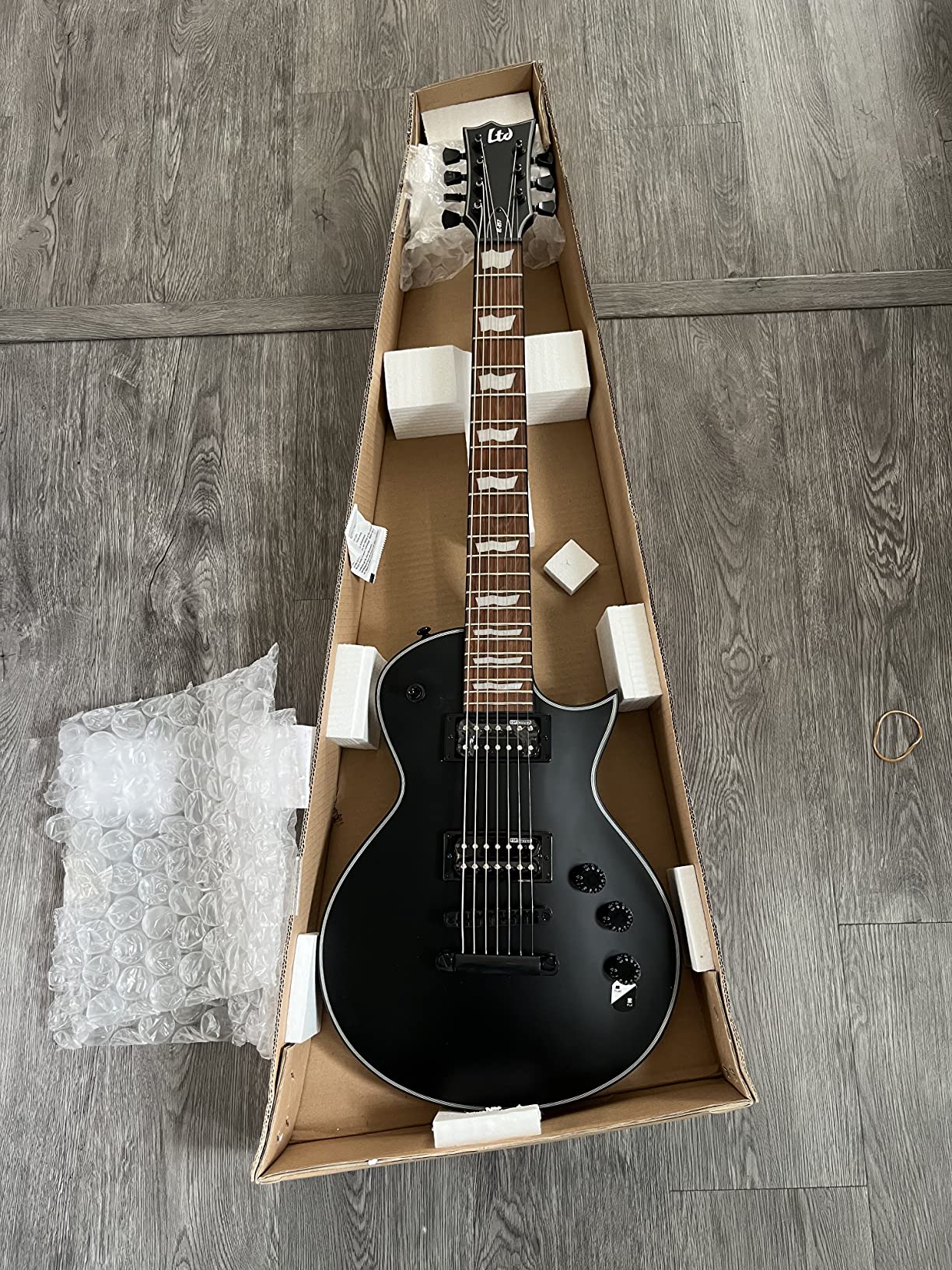 ESP Guitars 7 String Solid-Body Electric Guitar (LEC257BLKS) - Customer Photo 2