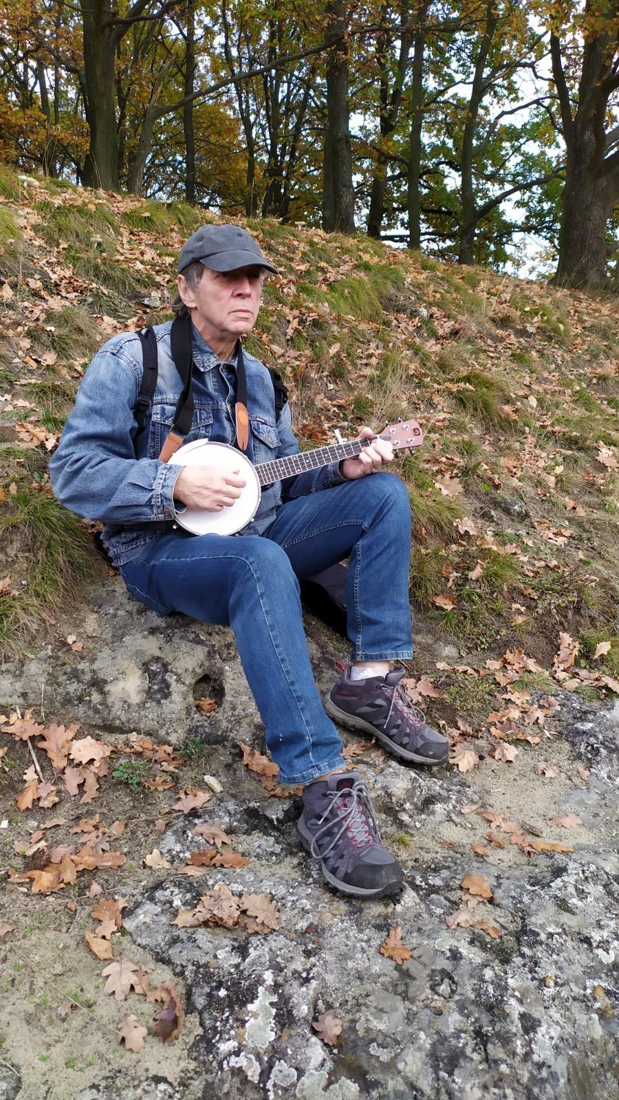 Vangoa 5 String Banjo 26 Inch, MINI Travel Banjo Beginner Kit with Remo Head, Open Back & Closed Solid Back with beginner Kit, Comfortable Carrying Bag - Customer Photo 2