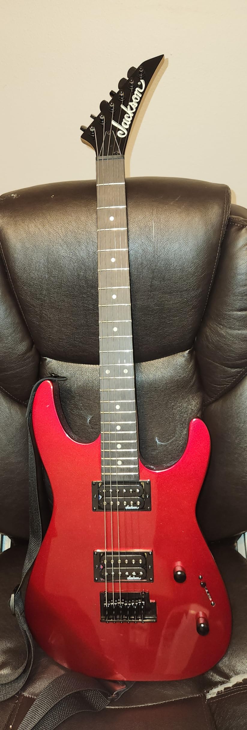 Jackson JS11 Dinky Electric Guitar - Metallic Red Customer Review Jackson JS11 Dinky Electric Guitar - Metallic Red - Customer Photo 1