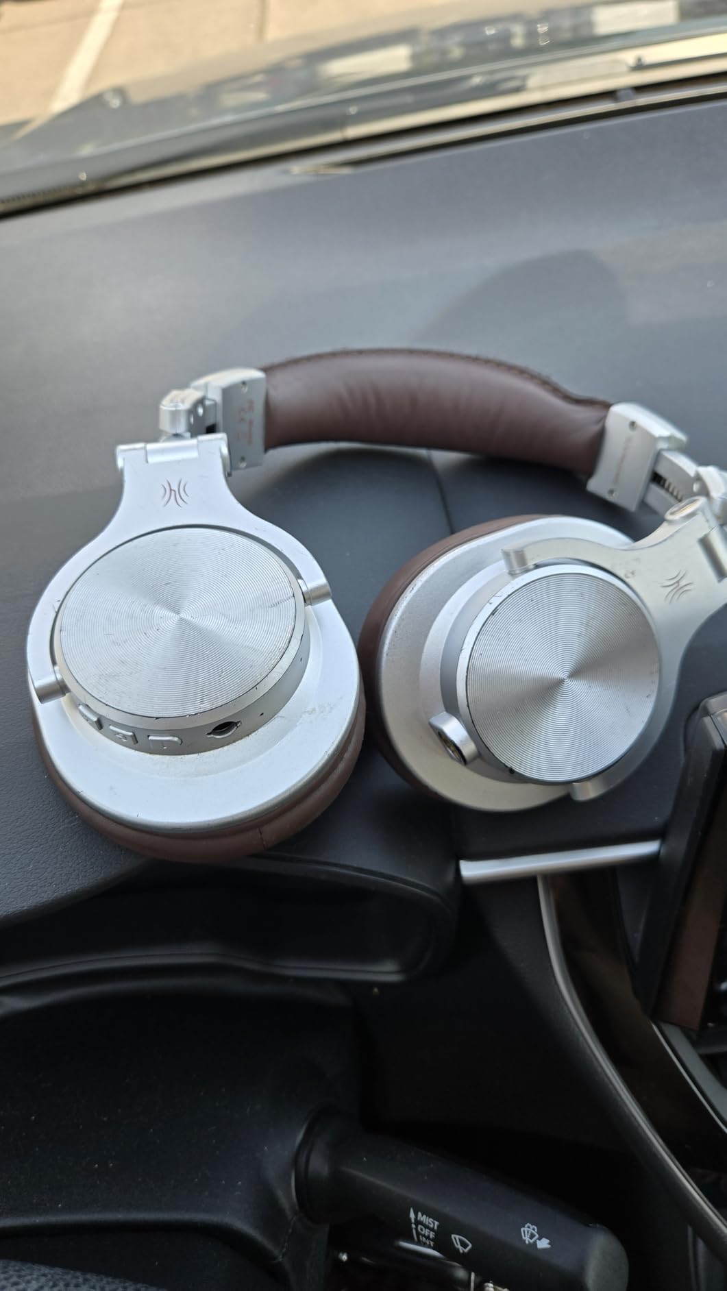 OneOdio A70 Bluetooth Over Ear Headphones, Wireless Headphones with 72H Playtime, Hi-Res, Built-in Mic, 3.5mm/6.35mm Wired Audio Jack for Studio Monitor & Mixing DJ Guitar AMP, Computer Laptop PC Customer Review OneOdio A70 Bluetooth Over Ear Headphones, Wireless Headphones with 72H Playtime, Hi-Res, Built-in Mic, 3.5mm/6.35mm Wired Audio Jack for Studio Monitor & Mixing DJ Guitar AMP, Computer Laptop PC - Customer Photo 1