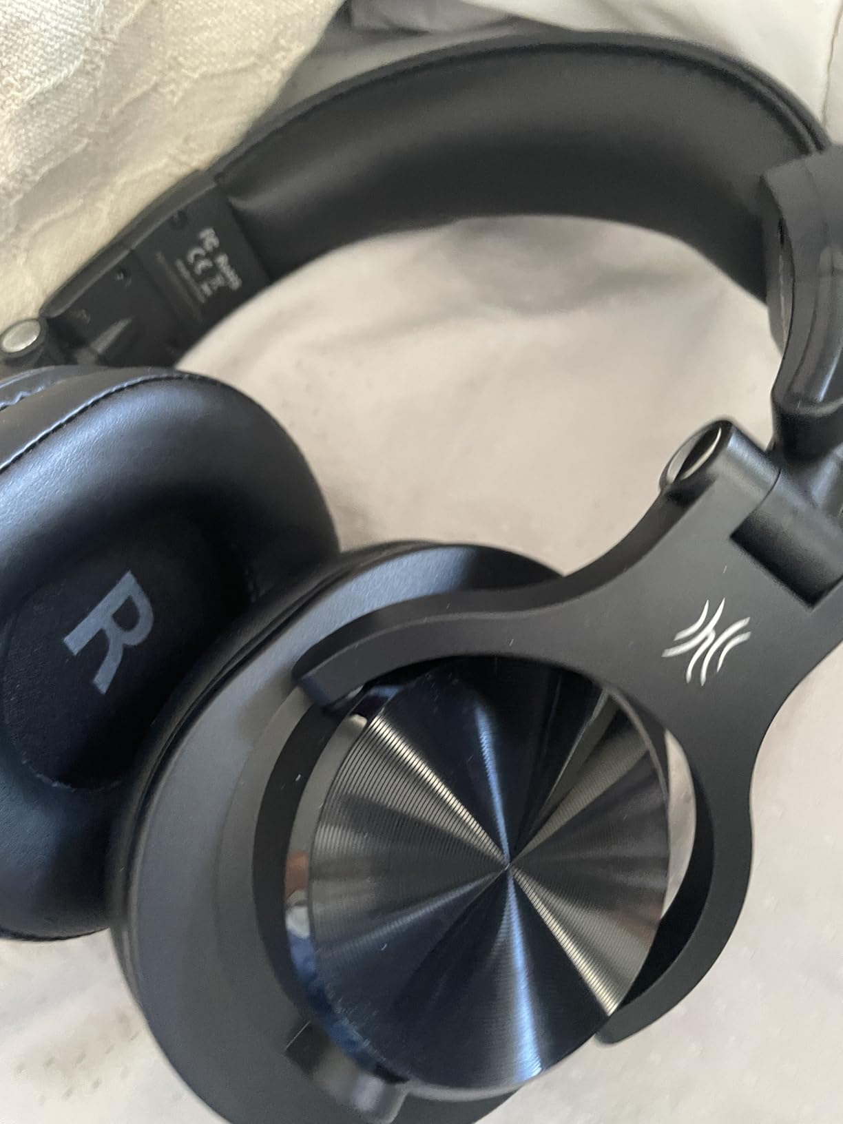 OneOdio A70 Bluetooth Over Ear Headphones, Wireless Headphones with 72H Playtime, Hi-Res, Built-in Mic, 3.5mm/6.35mm Wired Audio Jack for Studio Monitor & Mixing DJ Guitar AMP, Computer Laptop PC Customer Review OneOdio A70 Bluetooth Over Ear Headphones, Wireless Headphones with 72H Playtime, Hi-Res, Built-in Mic, 3.5mm/6.35mm Wired Audio Jack for Studio Monitor & Mixing DJ Guitar AMP, Computer Laptop PC - Customer Photo 2