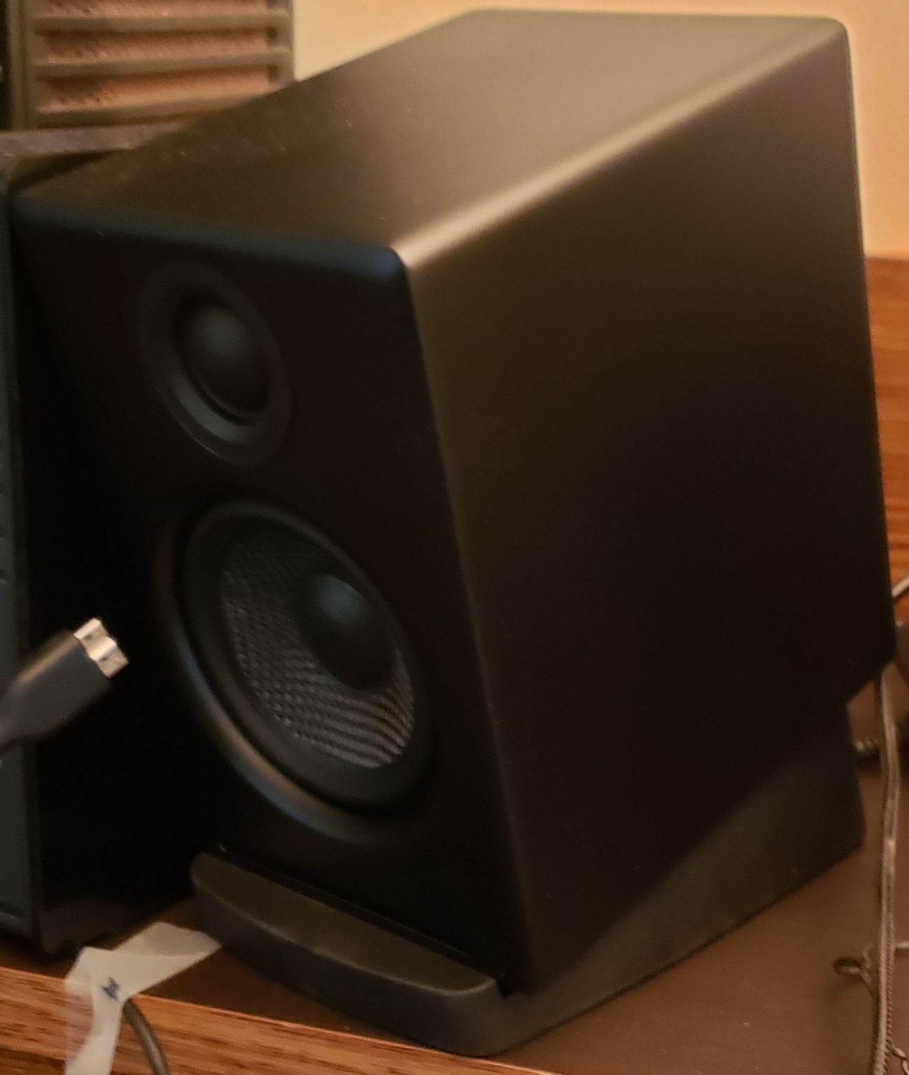 Audioengine A2+ 24 Bit 60 Watt Bluetooth Desktop Computer Speakers for Music and Gaming - PC MAC Laptop Tablet Customer Review Audioengine A2+ 24 Bit 60 Watt Bluetooth Desktop Computer Speakers for Music and Gaming - PC MAC Laptop Tablet - Customer Photo 3