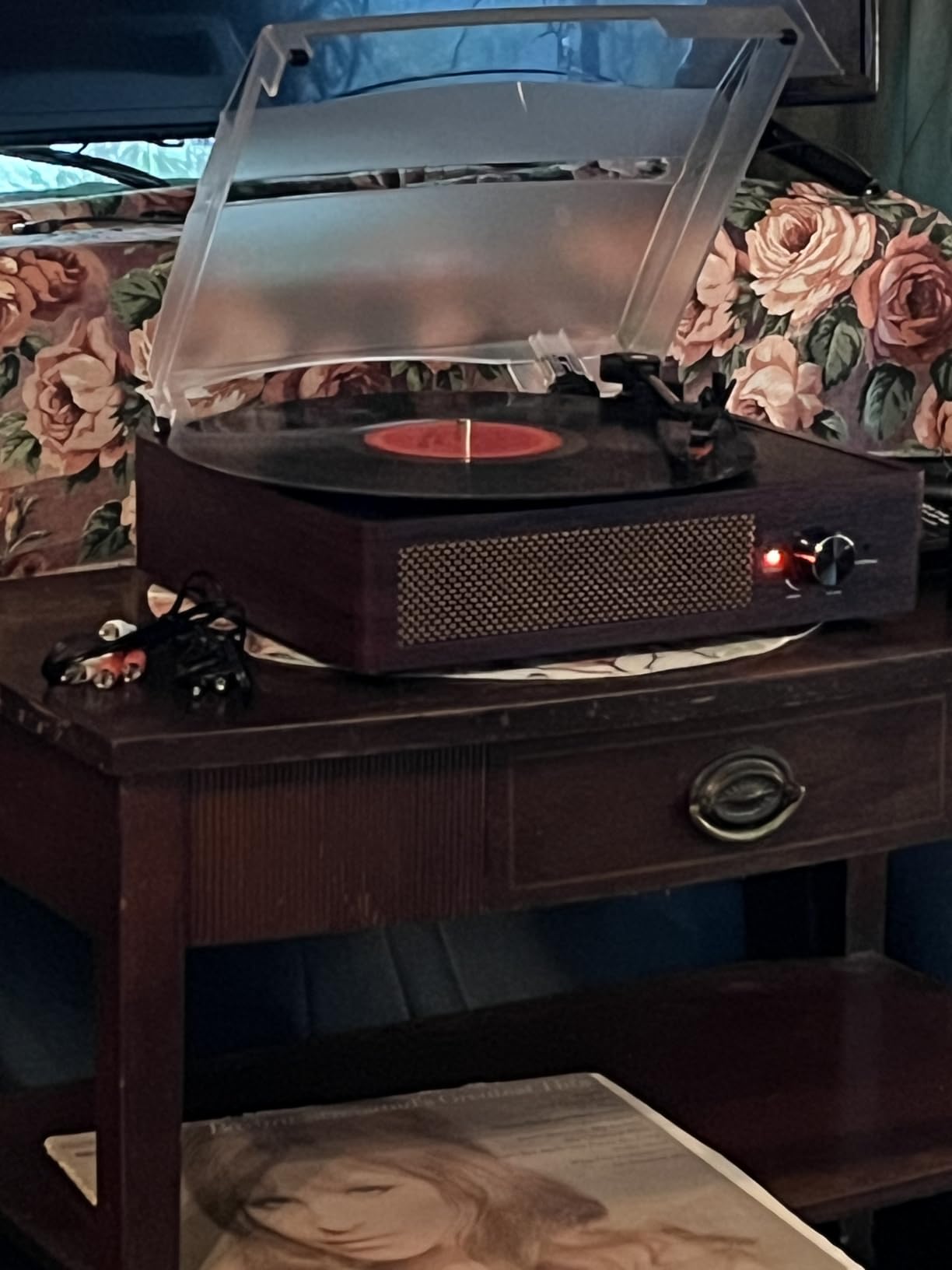 Vinyl Record Player Turntable with Built-in Bluetooth Receiver & 2 Stereo Speakers, 3 Speed 3 Size Portable Retro Record Player for Entertainment and Home Decoration Customer Review Vinyl Record Player Turntable with Built-in Bluetooth Receiver & 2 Stereo Speakers, 3 Speed 3 Size Portable Retro Record Player for Entertainment and Home Decoration - Customer Photo 2