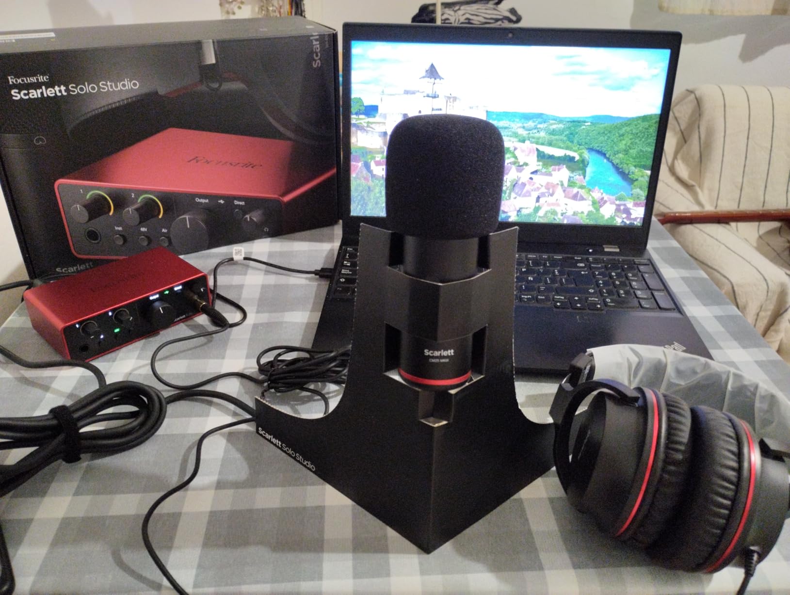 Focusrite Scarlett Solo 3rd Gen USB Audio Interface for Guitarists, Vocalists, Podcasters or Producers to record and playback studio quality sound - Customer Photo 3