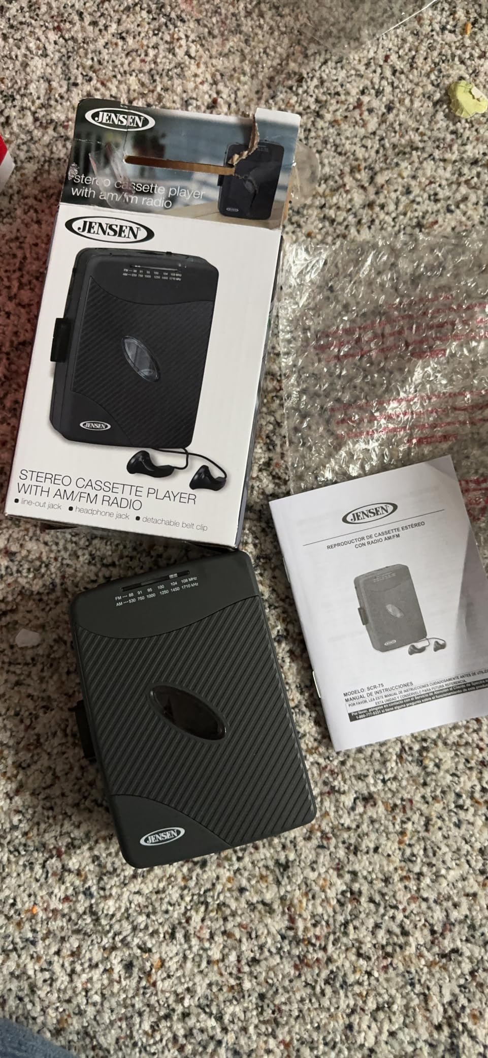 JENSEN Portable Cassette Player, Simple Retro Compact Style with AM/FM Radio, Detachable Belt Clip, and Stereo Earbuds Included Customer Review JENSEN Portable Cassette Player, Simple Retro Compact Style with AM/FM Radio, Detachable Belt Clip, and Stereo Earbuds Included - Customer Photo 2