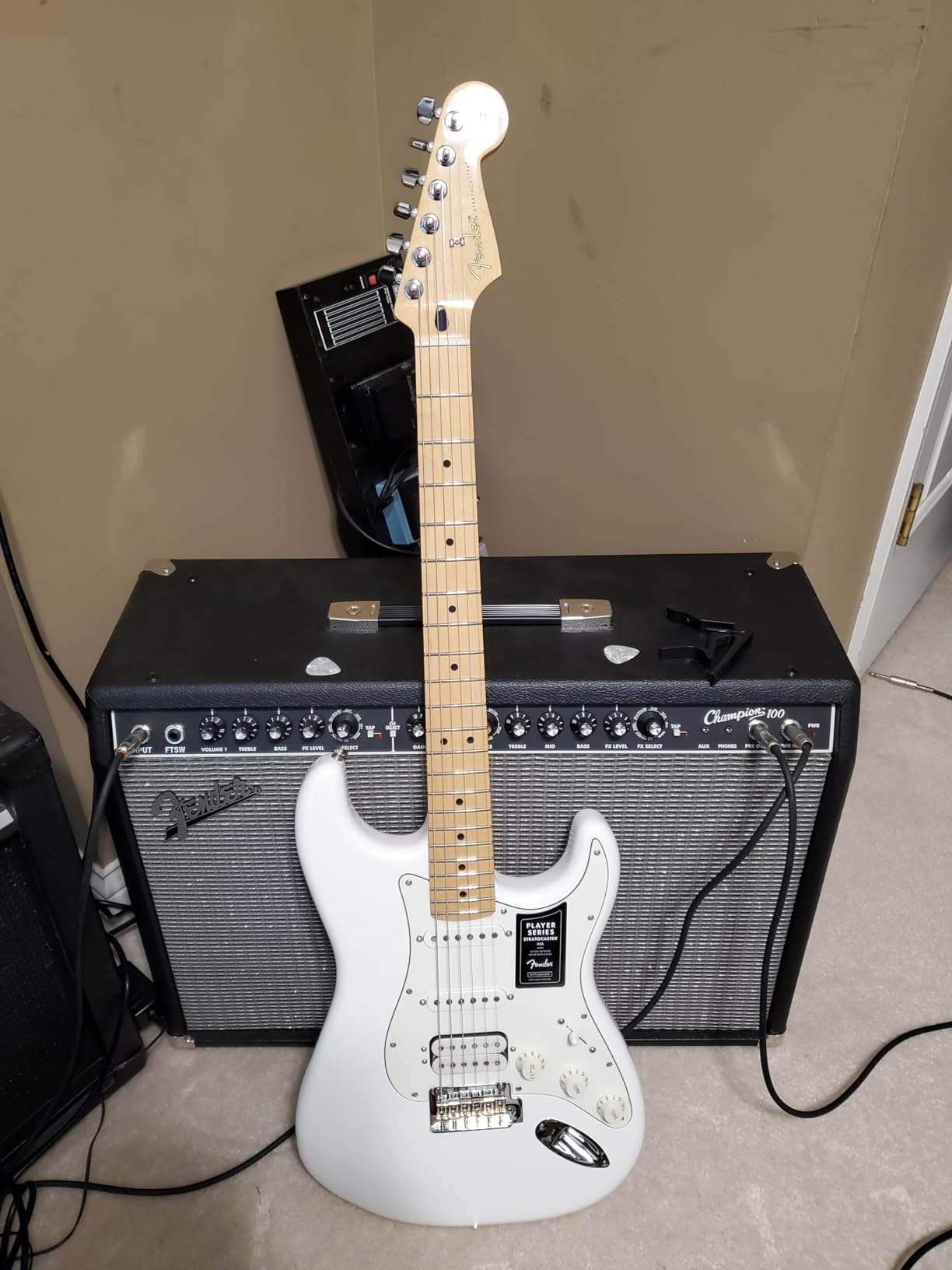 Fender Player Stratocaster HSS Electric Guitar, with 2-Year Warranty, Silver, Maple Fingerboard Customer Review Fender Player Stratocaster HSS Electric Guitar, with 2-Year Warranty, Silver, Maple Fingerboard - Customer Photo 1