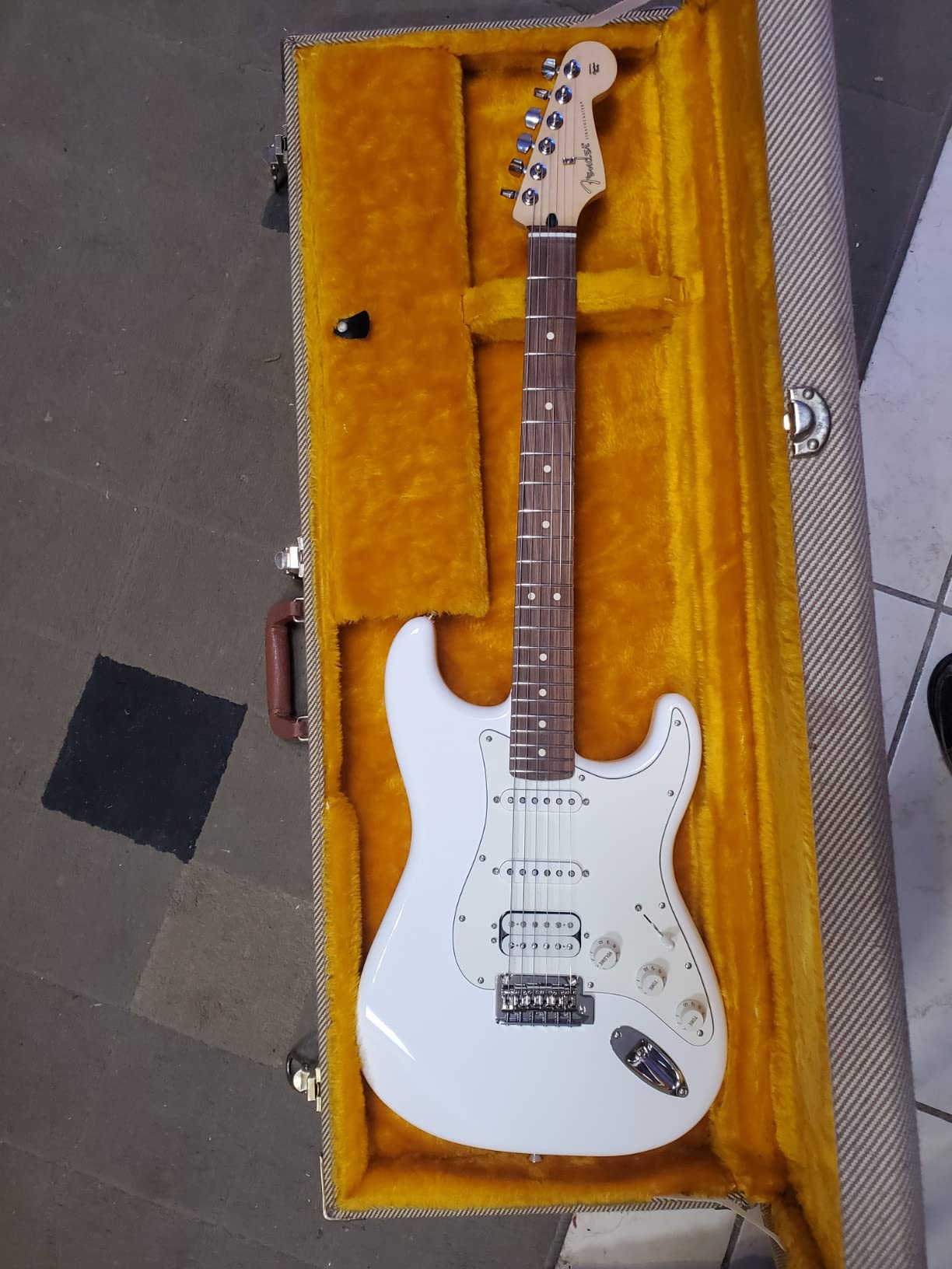 Fender Player Stratocaster HSS Electric Guitar, with 2-Year Warranty, Silver, Maple Fingerboard - Customer Photo 2