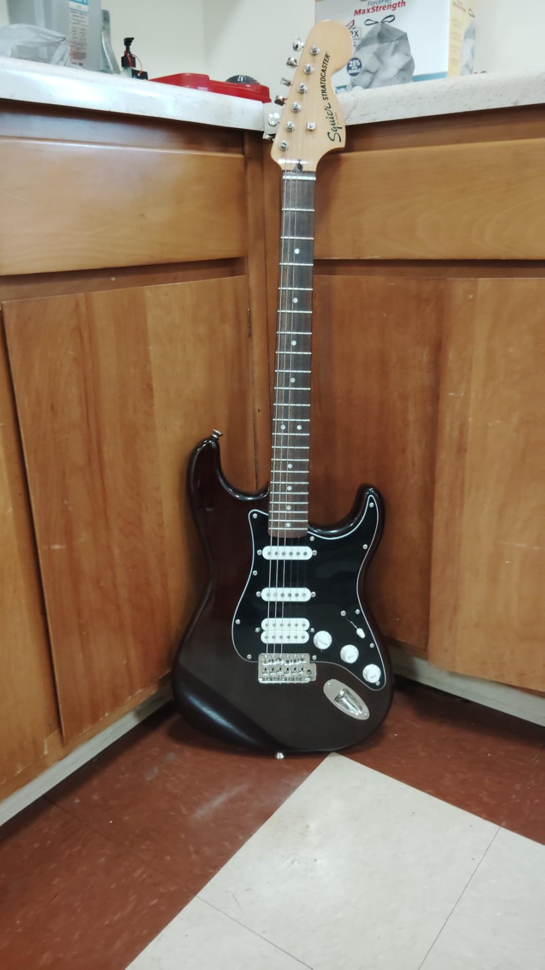 Squier Classic Vibe 60s Stratocaster Electric Guitar, with 2-Year Warranty, Candy Apple Red, Laurel Fingerboard - Customer Photo 1