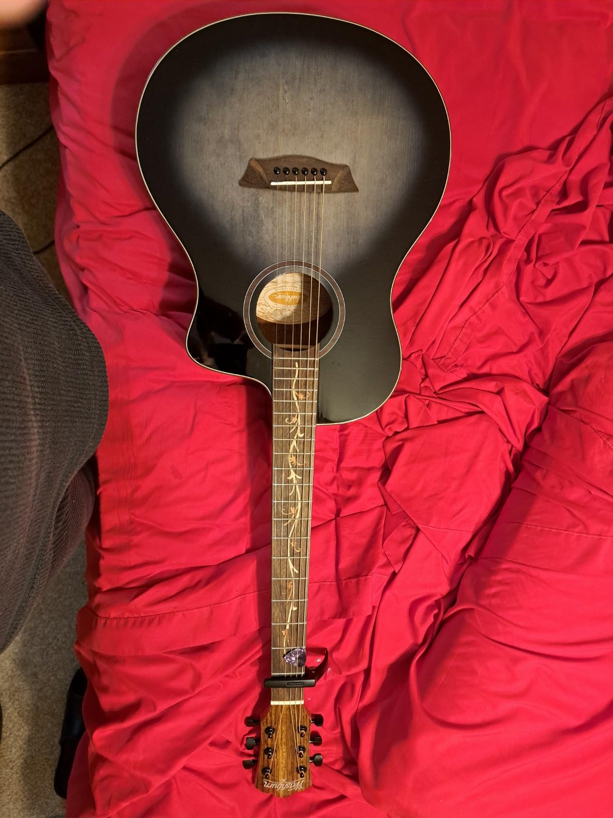 Washburn Bella Tono 6 String Acoustic-Electric Guitar, Right, Gloss Charcoal Burst (BTS9VCECH-D) Customer Review Washburn Bella Tono 6 String Acoustic-Electric Guitar, Right, Gloss Charcoal Burst (BTS9VCECH-D) - Customer Photo 2