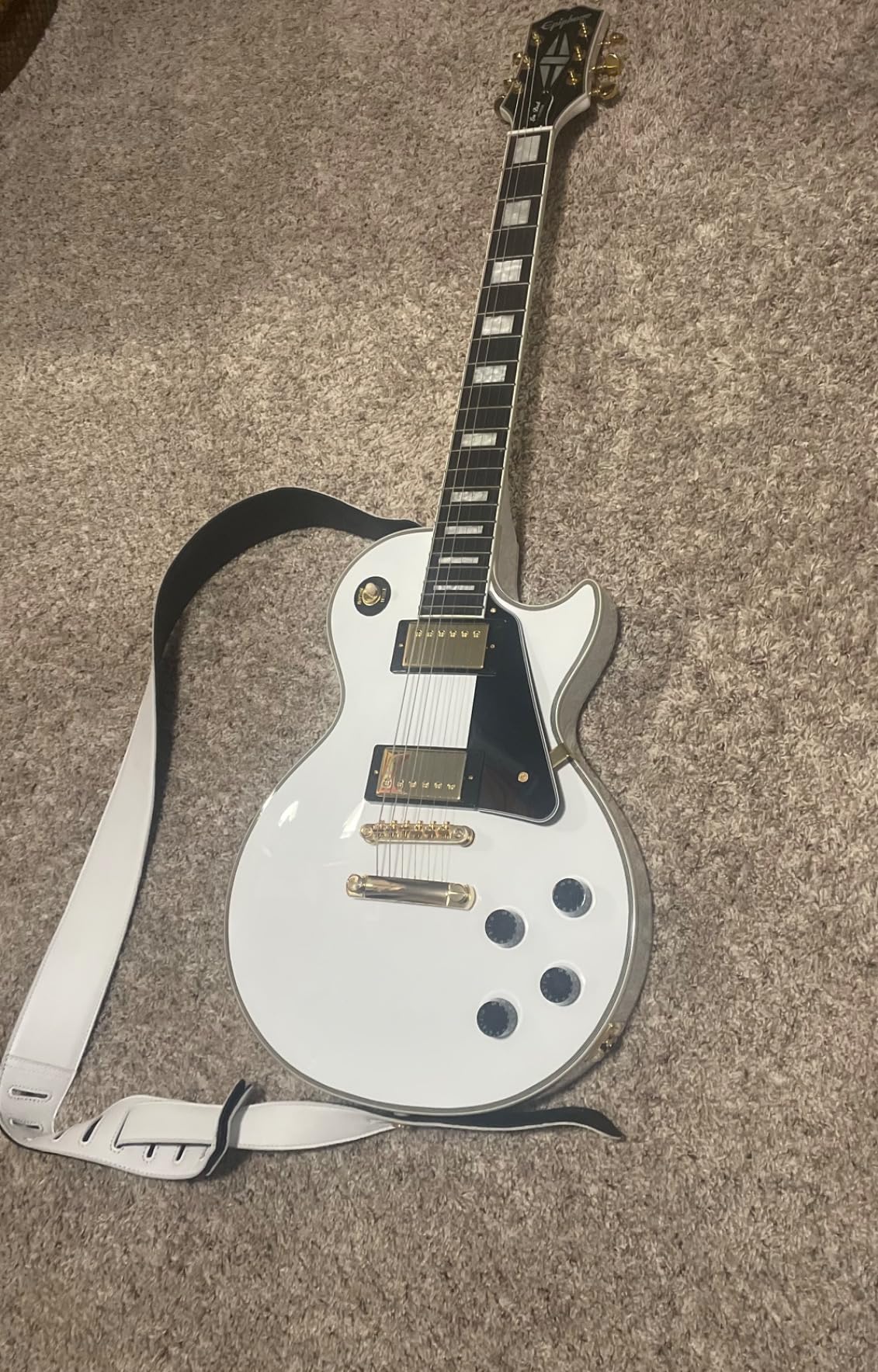 Epiphone Les Paul Custom, Alpine White with Gold Hardware - Customer Photo 1