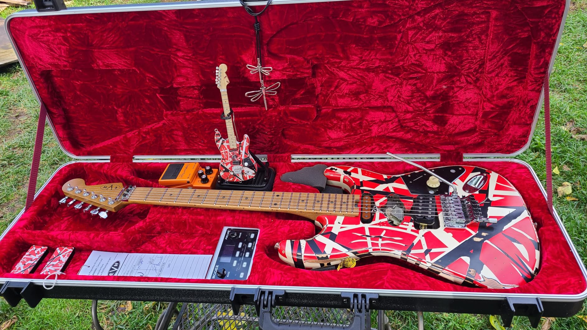 EVH Striped Series Frankenstein Relic - Red/Black/White Customer Review EVH Striped Series Frankenstein Relic - Red/Black/White - Customer Photo 1
