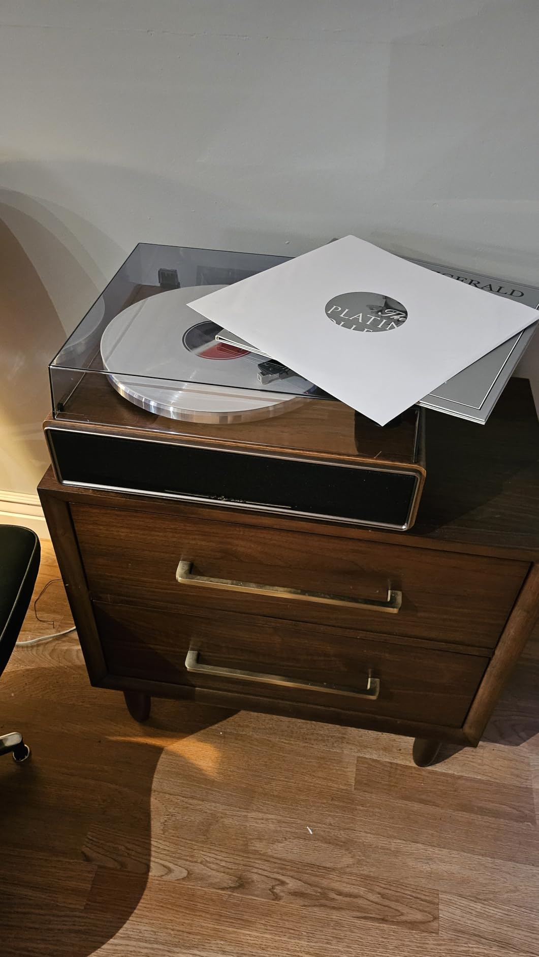 1 by ONE High Fidelity Belt Drive Turntable with Built-in Speakers, Vinyl Record Player with Magnetic Cartridge, Bluetooth Playback and Aux-in Functionality, Auto Off Customer Review 1 by ONE High Fidelity Belt Drive Turntable with Built-in Speakers, Vinyl Record Player with Magnetic Cartridge, Bluetooth Playback and Aux-in Functionality, Auto Off - Customer Photo 1