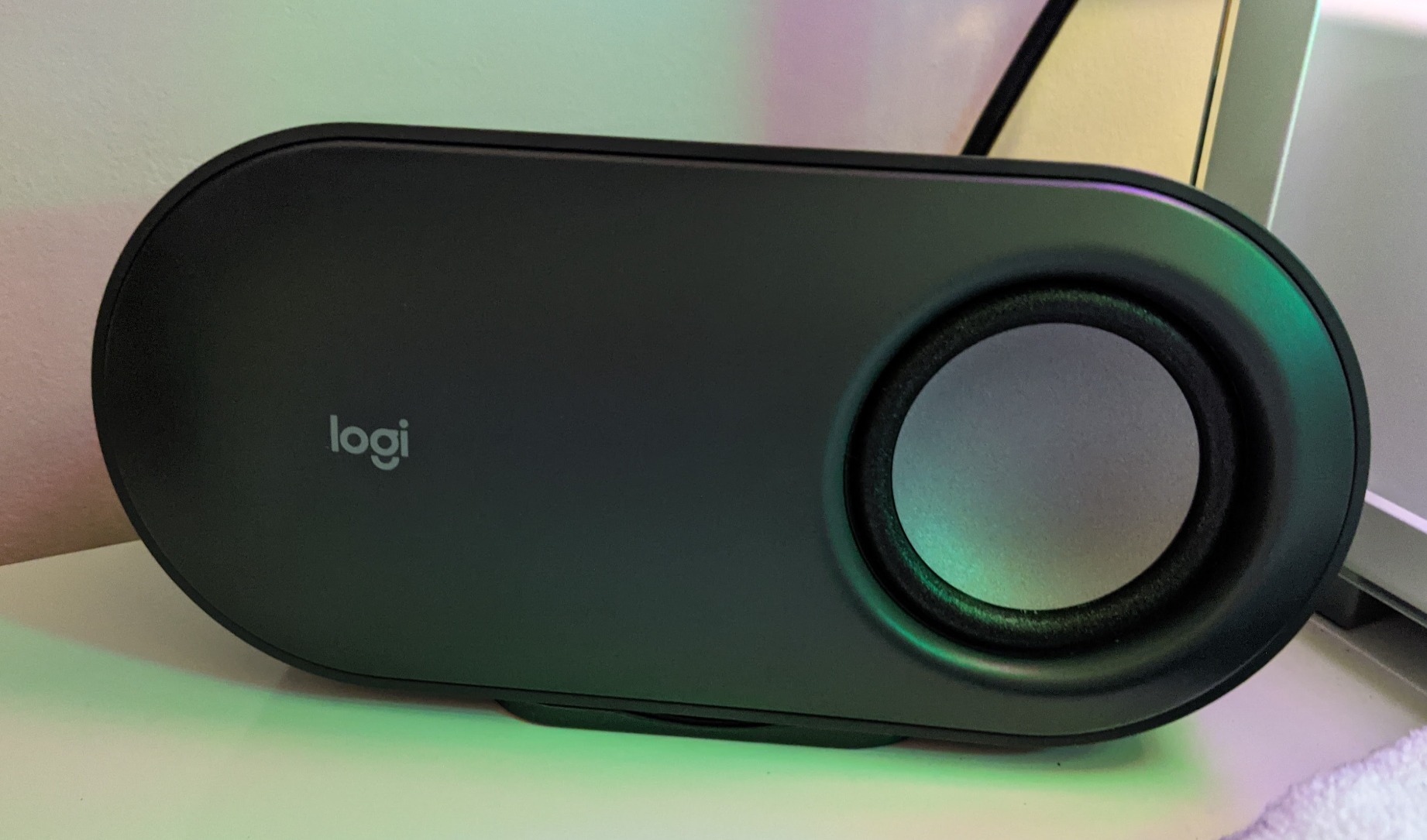 Logitech Z407 Bluetooth Computer Speakers with Subwoofer and Wireless Control, Immersive Sound, Premium Audio with Multiple Inputs, USB Speakers, Black Customer Review Logitech Z407 Bluetooth Computer Speakers with Subwoofer and Wireless Control, Immersive Sound, Premium Audio with Multiple Inputs, USB Speakers, Black - Customer Photo 3