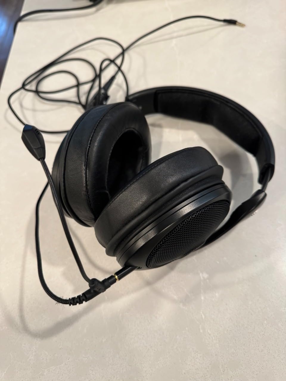 Sennheiser HD 560 S Over-The-Ear Audiophile Headphones - Neutral Frequency Response, E.A.R. Technology for Wide Sound Field, Open-Back Earcups, Detachable Cable, (Black) (HD 560S) Customer Review Sennheiser HD 560 S Over-The-Ear Audiophile Headphones - Neutral Frequency Response, E.A.R. Technology for Wide Sound Field, Open-Back Earcups, Detachable Cable, (Black) (HD 560S) - Customer Photo 1