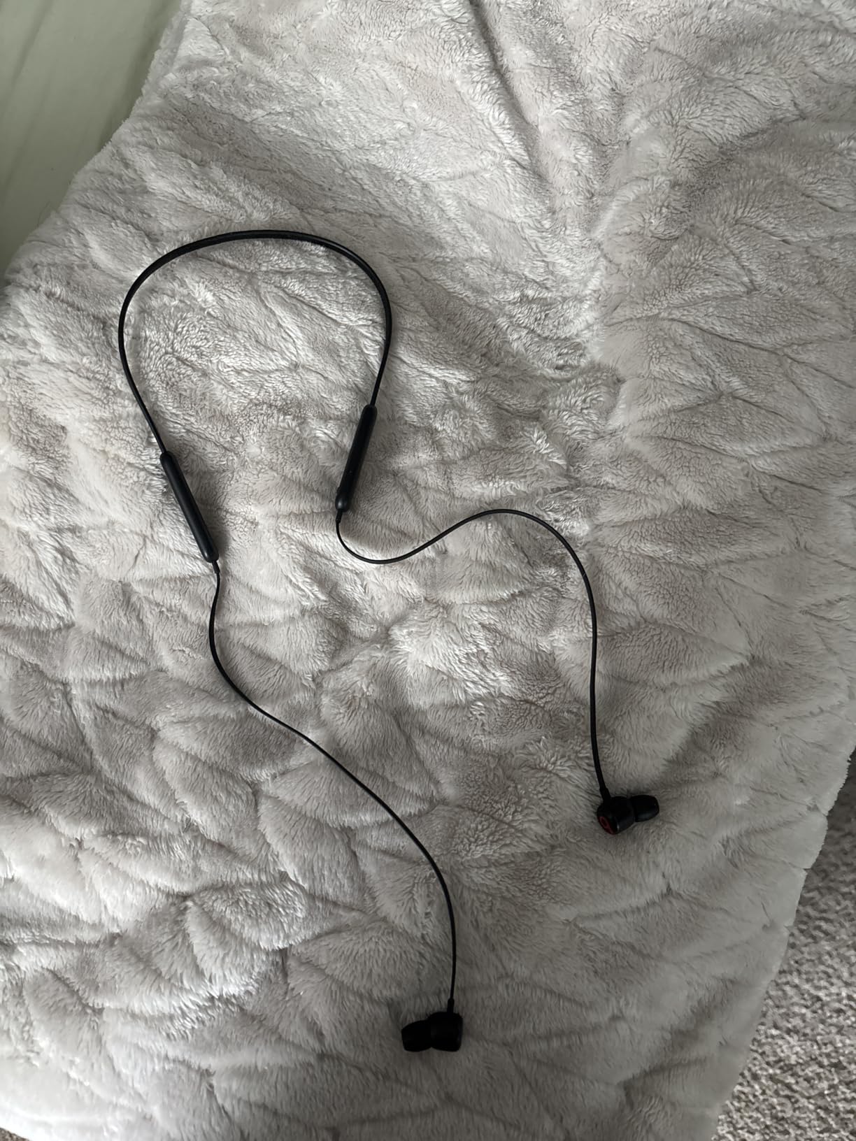 Beats Flex Wireless Earbuds - Apple W1 Headphone Chip, Magnetic Earphones, Class 1 Bluetooth, 12 Hours of Listening Time, Built-in Microphone - Yuzu Yellow - Customer Photo 1