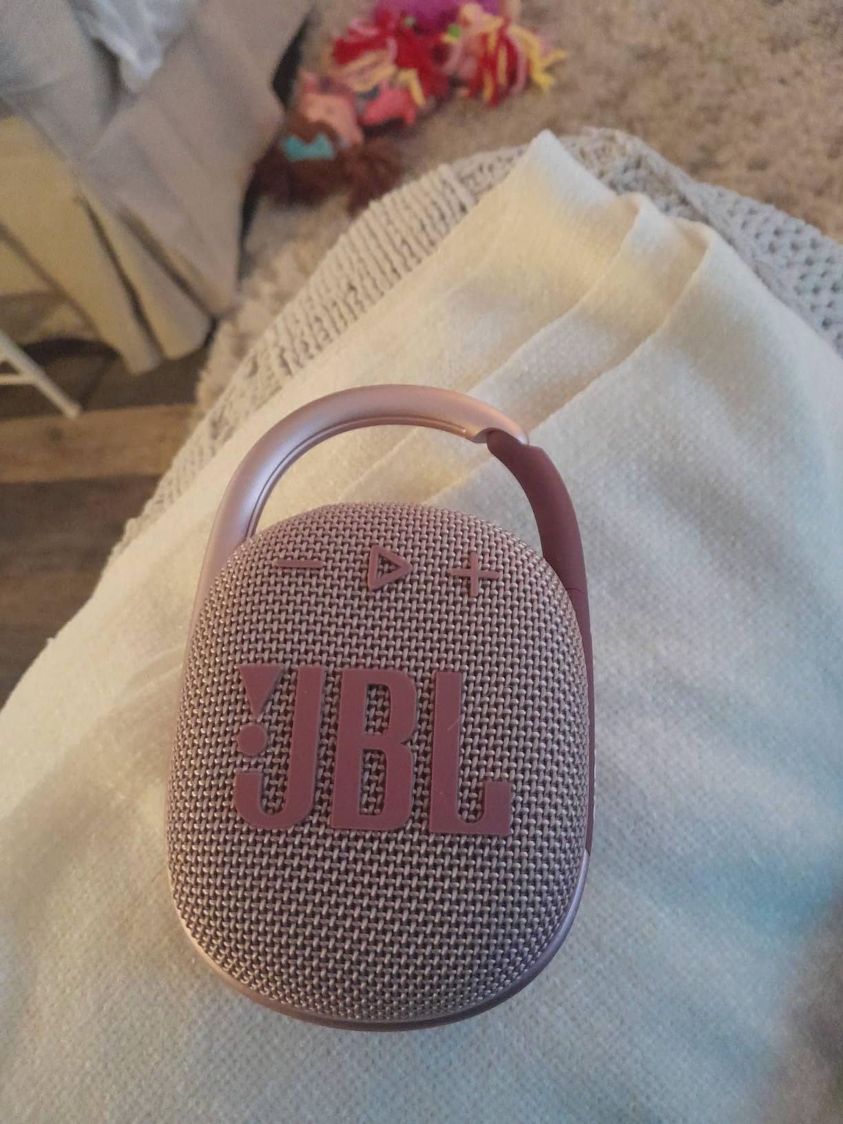 JBL Clip 4 - Portable Mini Bluetooth Speaker, big audio and punchy bass, integrated carabiner, IP67 waterproof and dustproof, 10 hours of playtime, speaker for home, outdoor and travel (Pink) - Customer Photo 3