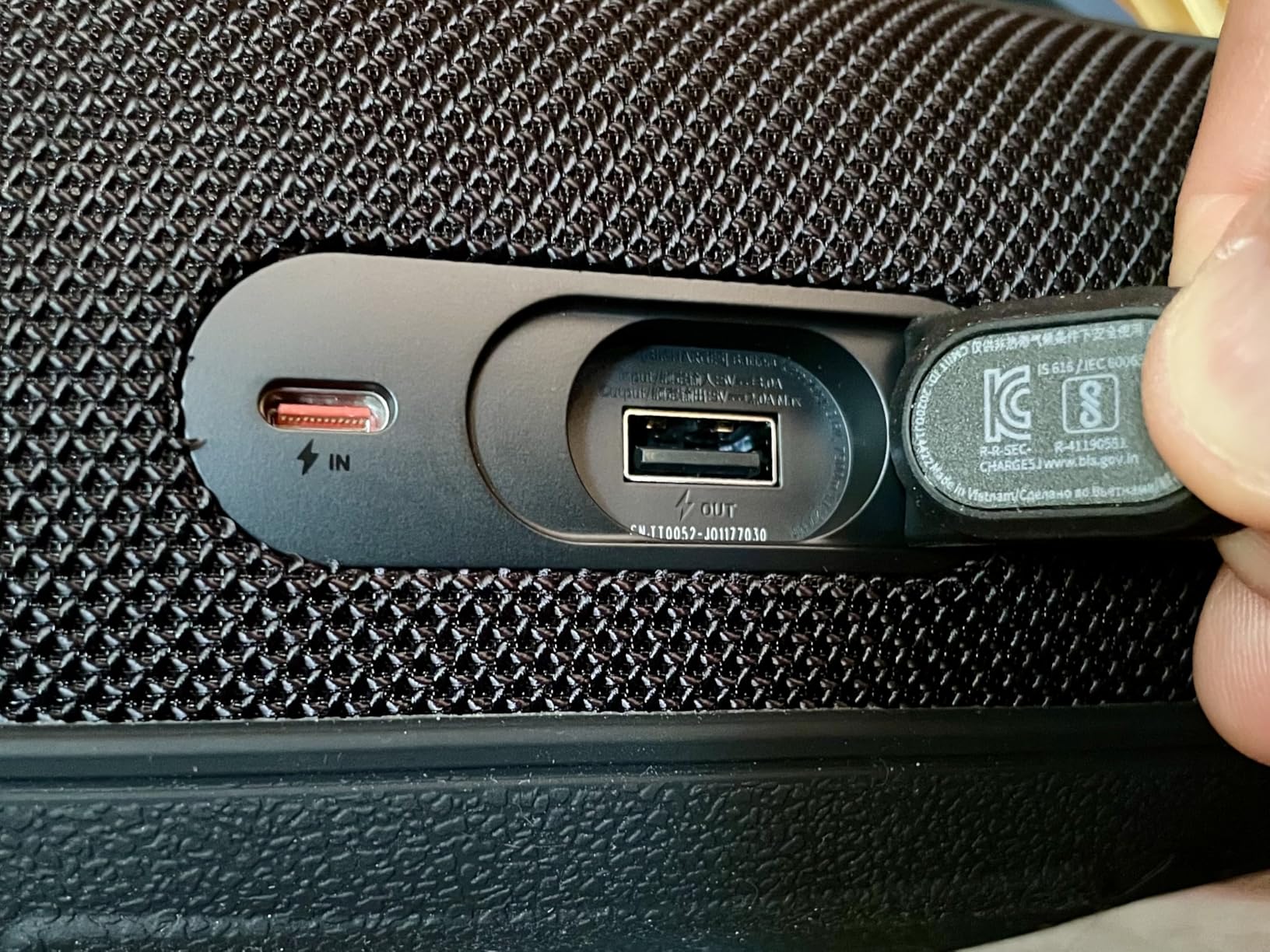 JBL CHARGE 5 - Portable Waterproof (IP67) Bluetooth Speaker with Powerbank USB Charge out, 20 hours playtime, JBL Partyboost (Black) Customer Review JBL CHARGE 5 - Portable Waterproof (IP67) Bluetooth Speaker with Powerbank USB Charge out, 20 hours playtime, JBL Partyboost (Black) - Customer Photo 1