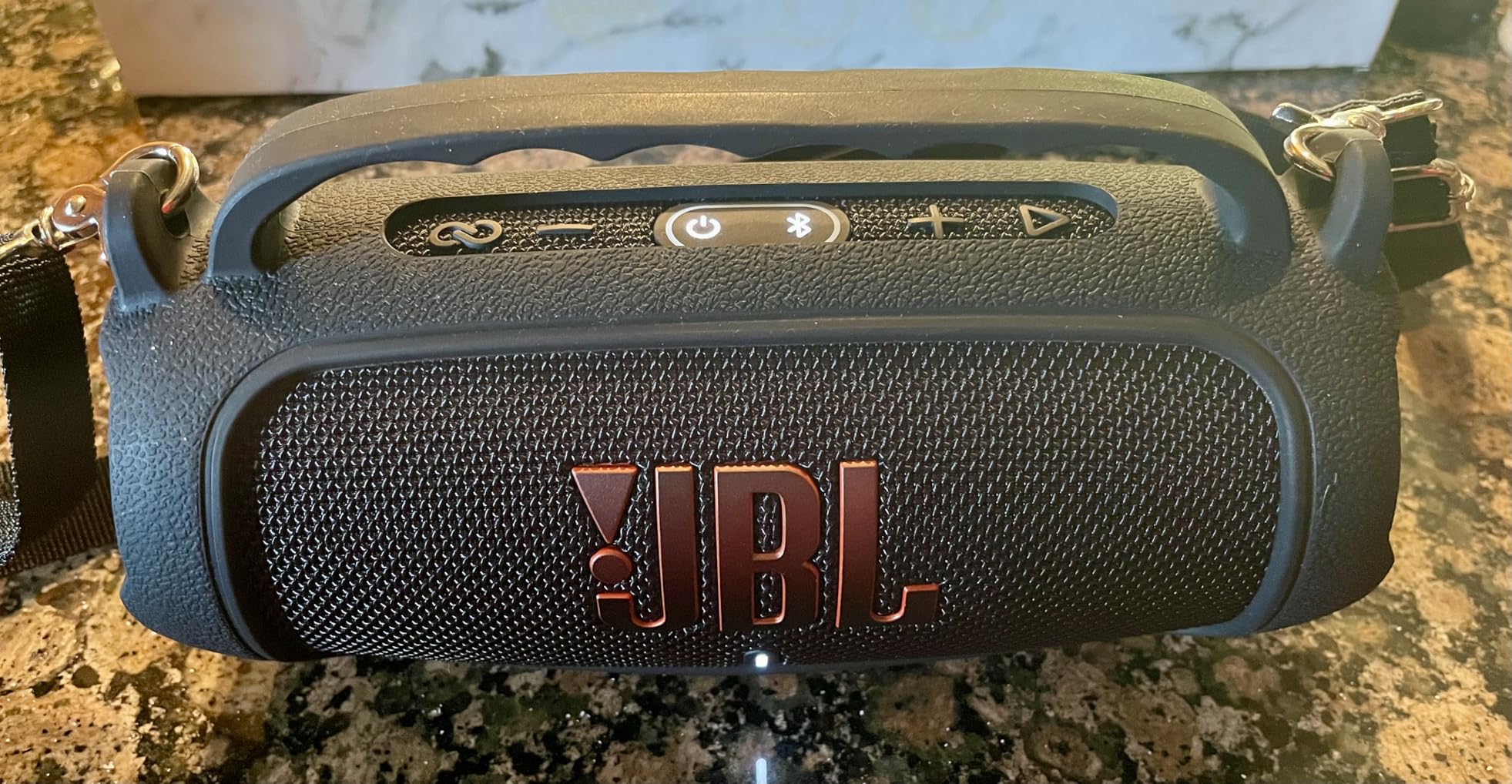 JBL CHARGE 5 - Portable Waterproof (IP67) Bluetooth Speaker with Powerbank USB Charge out, 20 hours playtime, JBL Partyboost (Black) - Customer Photo 1