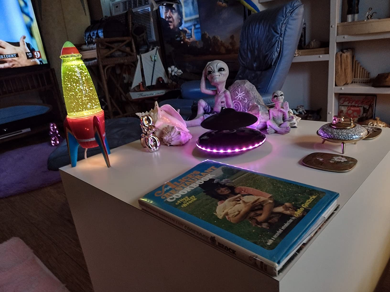 Magnetic Levitating Bluetooth Speaker, Levitating UFO Speakers with LED Lights, 360 Degree Rotation,Wireless Floating Speakers for Home Office Decor Cool Tech Gadgets,Creative Gifts - Customer Photo 3