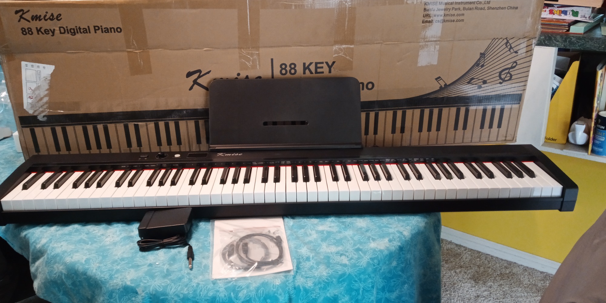 Kmise, Mini Piano 32 Key Small Portable Digital Electronic Keyboard with 30 Demo Songs Musical Gift, for Beginners Kids(No Power Cord Included) (MI3372-US) - Customer Photo 1