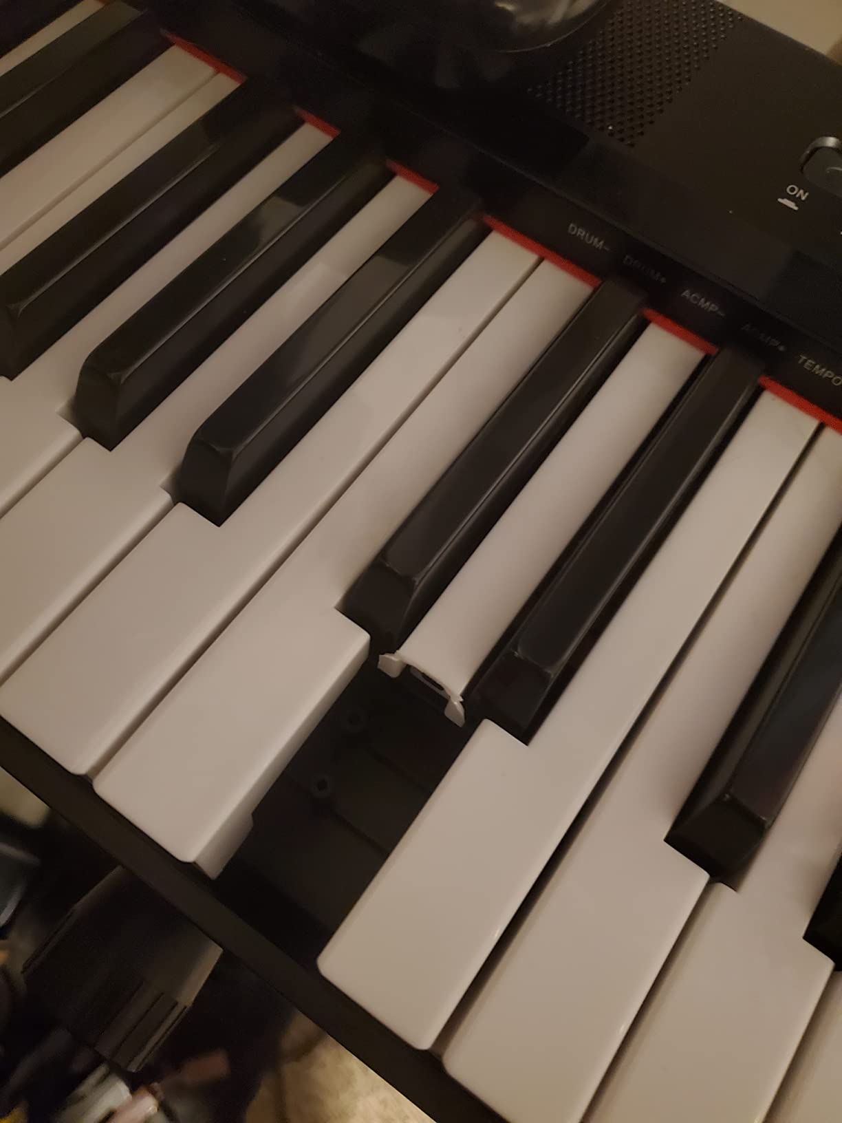 Kmise, Mini Piano 32 Key Small Portable Digital Electronic Keyboard with 30 Demo Songs Musical Gift, for Beginners Kids(No Power Cord Included) (MI3372-US) - Customer Photo 3