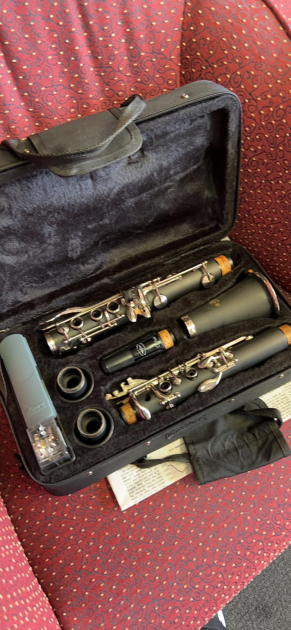 Vangoa Bb Clarinet, B Flat Beginner Student Clarinet Bb Nickel-Plated for School Band Orchestra adult kid with Hard Case, Stand, Cleaning Kit, Barrels, Gloves, Strap, Pads, Reeds - Customer Photo 1