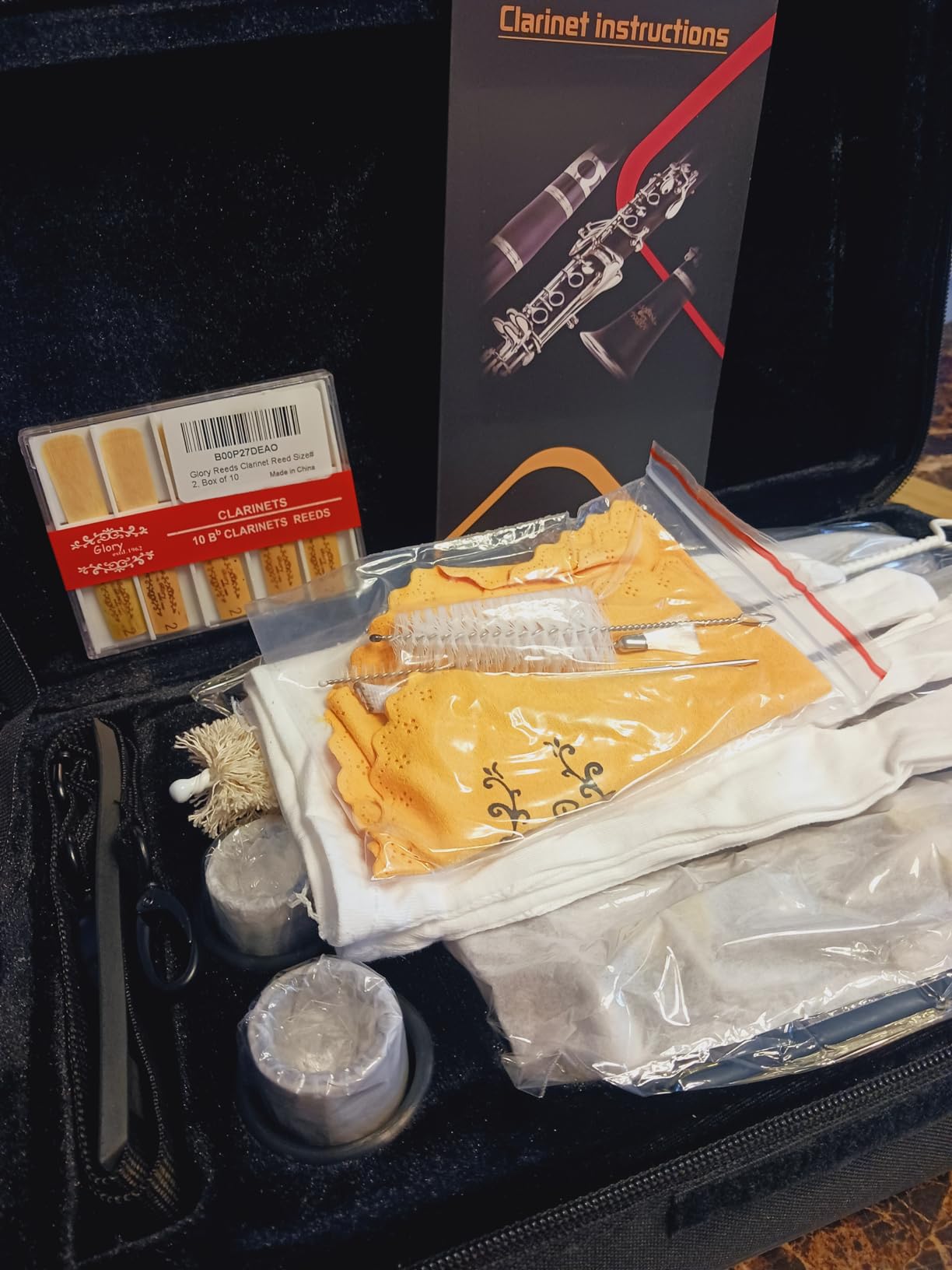 Glory GLY-PBK Professional Ebonite Bb Clarinet with 10 Reeds, Stand, Hard Case, Cleaning Cloth, Cork grease, Mouthpiece Brush and Pad Brush, Black customer photo 1