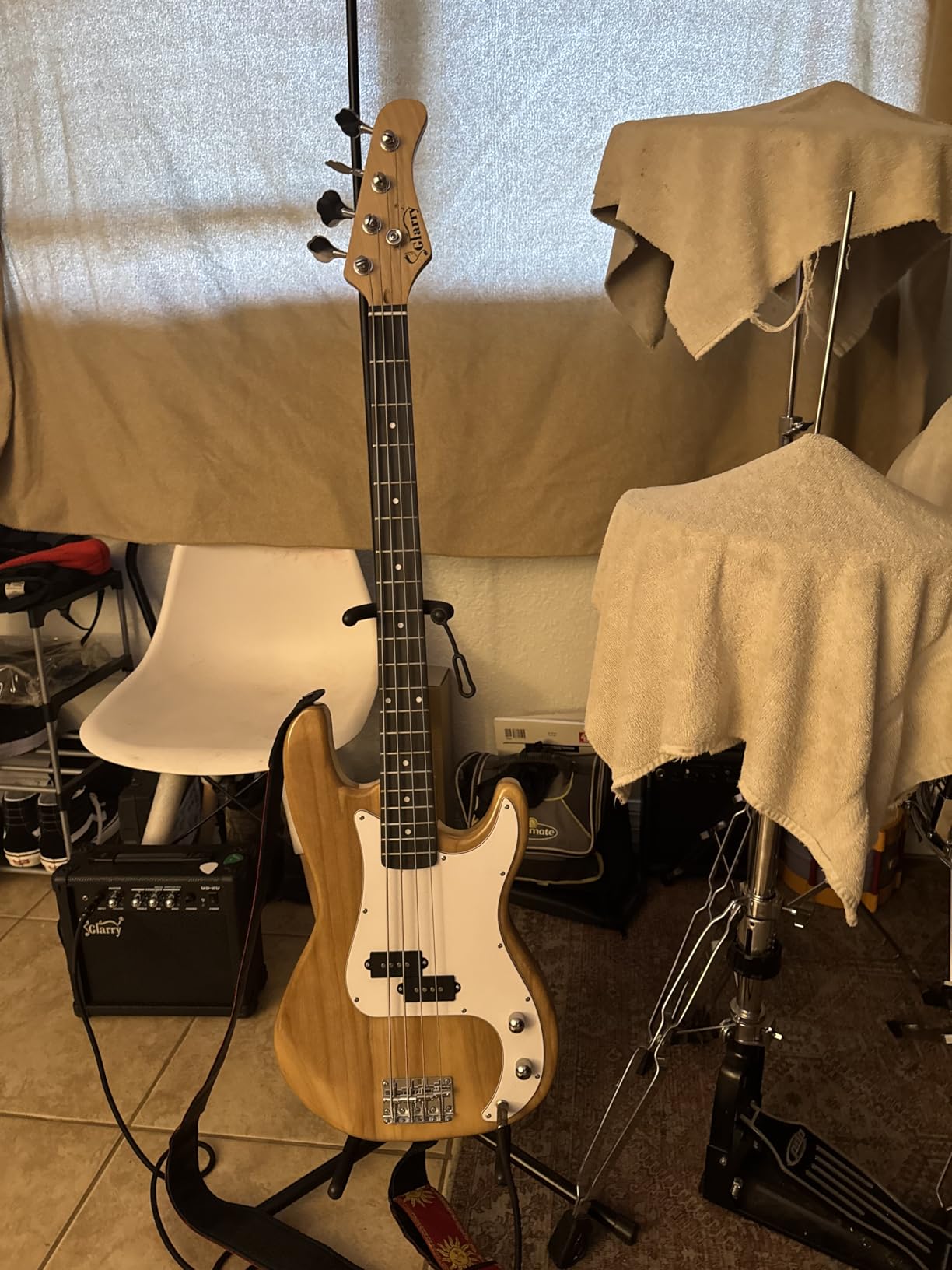GLARRY Full Size Electric Bass Guitar with 20W AMP, 4 String Beginner Starter Kit with Accessories including Cable, Strap, Bag for Kids and Adults (Dark blue) Customer Review GLARRY Full Size Electric Bass Guitar with 20W AMP, 4 String Beginner Starter Kit with Accessories including Cable, Strap, Bag for Kids and Adults (Dark blue) - Customer Photo 3